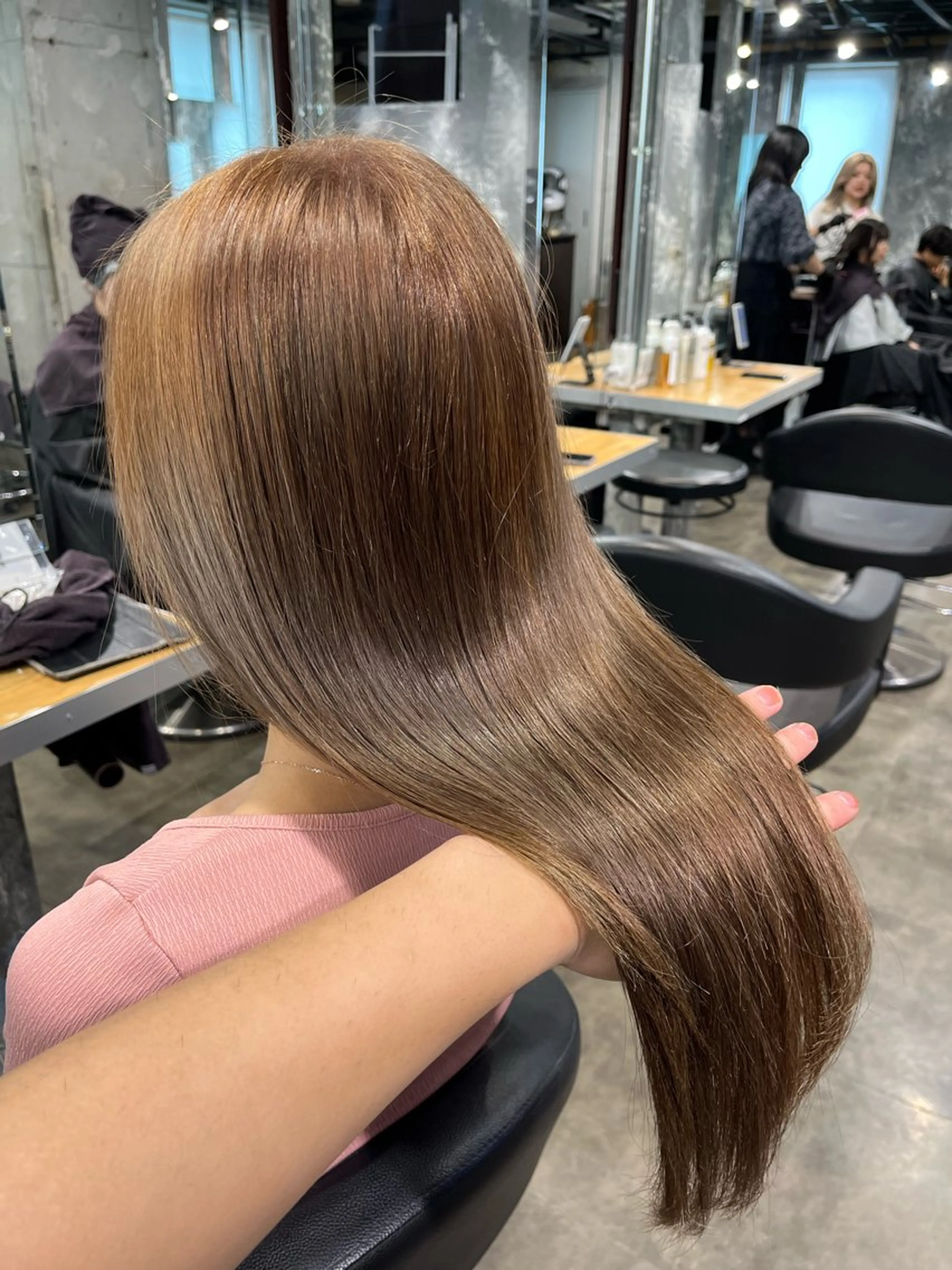 ロング カラー ヘアカラー ハイトーンカラー 🦄レイヤーカットのヘアスタイル