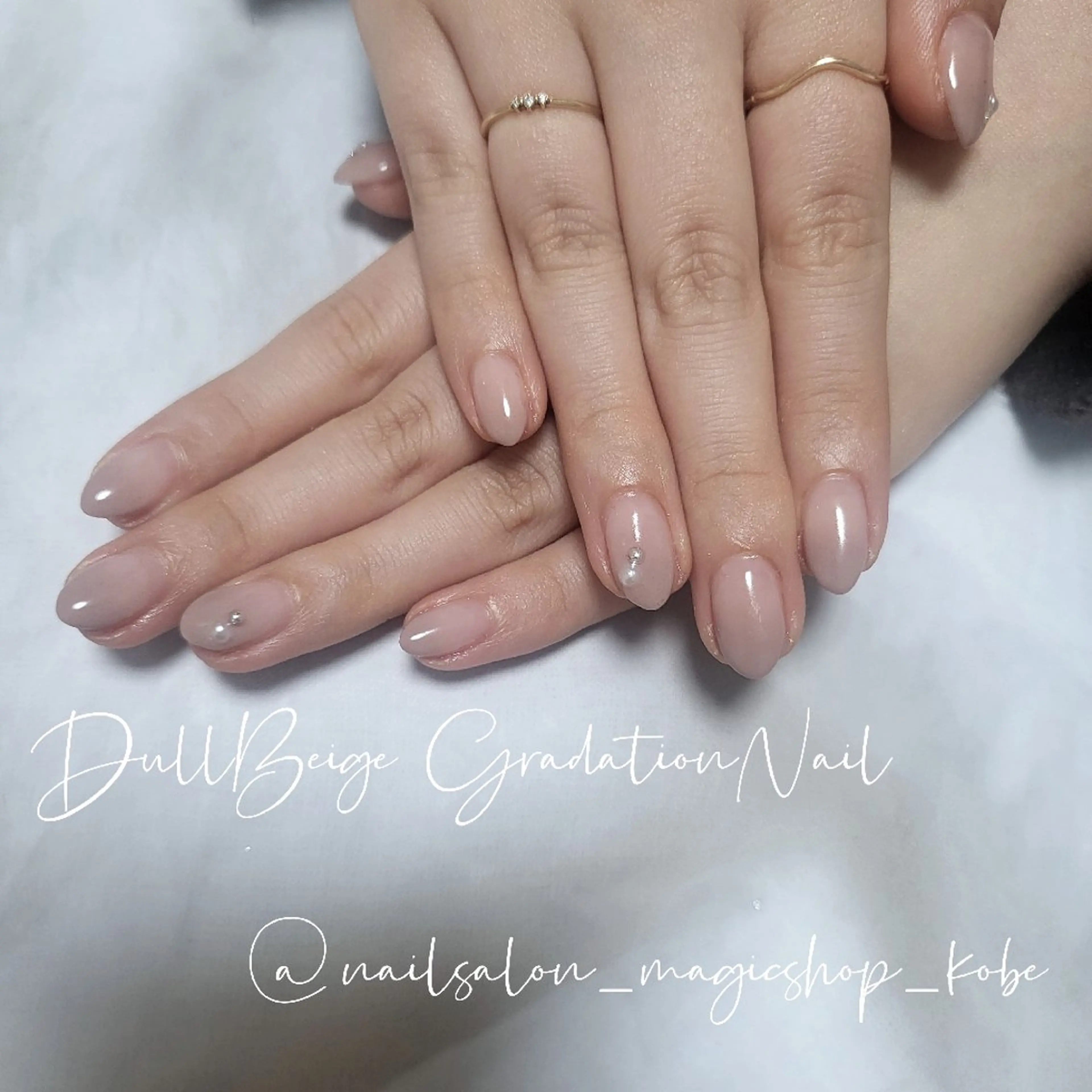 ネイル ジェルネイル グラデーション ピンク ピンクベージュ シルバー ハンドネイル Nailsalon MagicShopのネイルデザイン