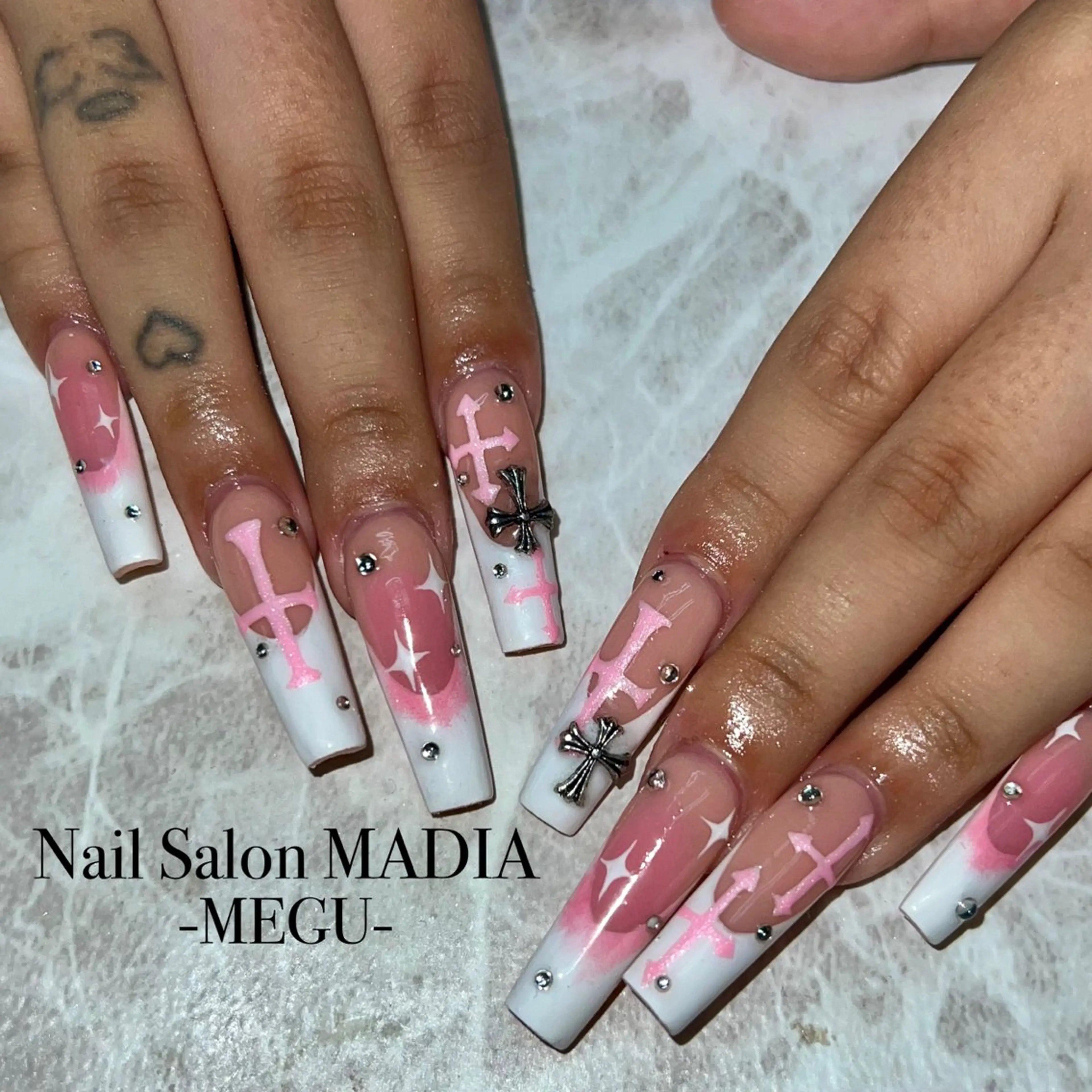 ネイル MADIA藤沢所属・MADIA MEGUのネイルデザイン