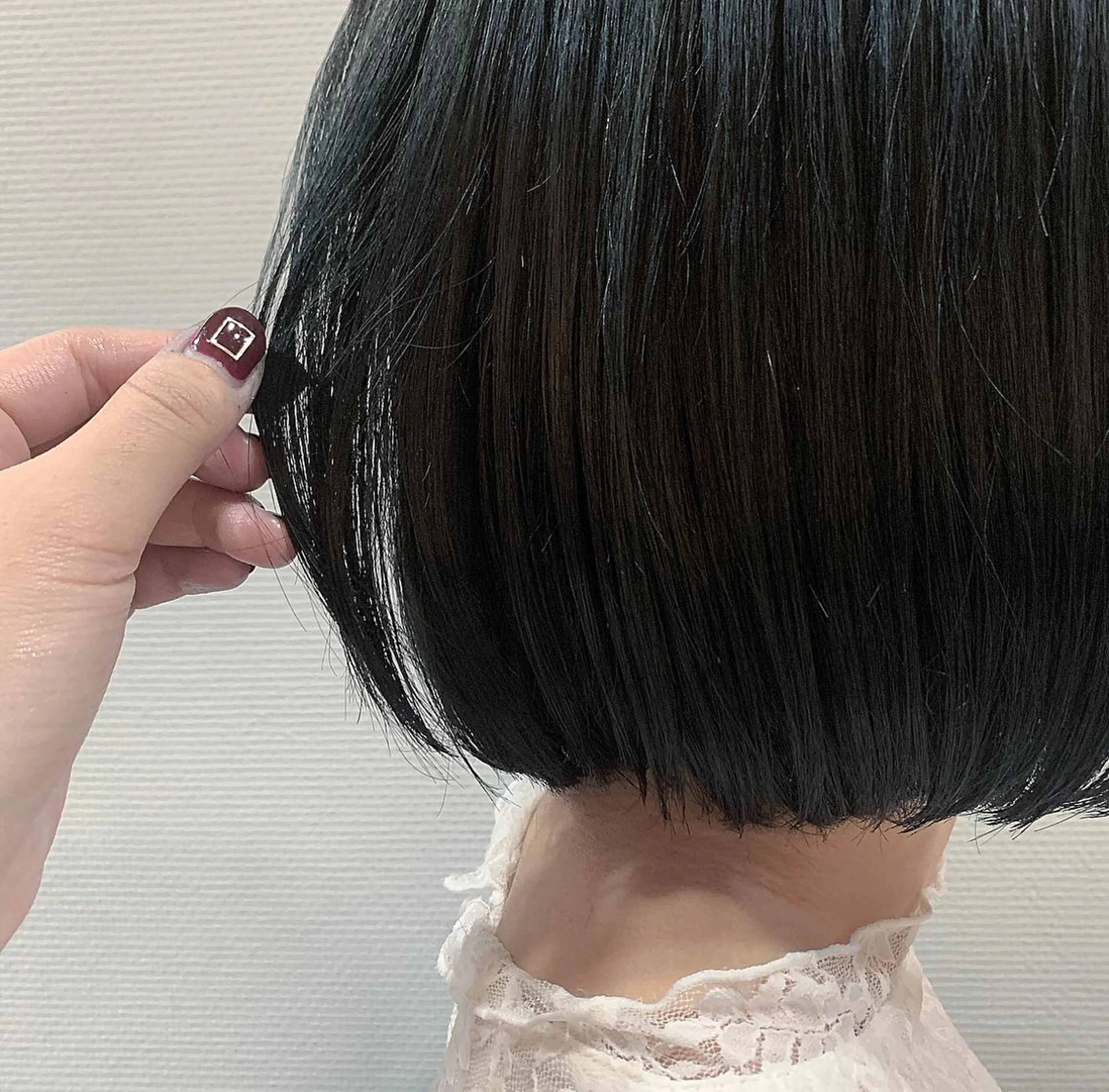 ショート カラー 塩澤 榛奈のヘアスタイル