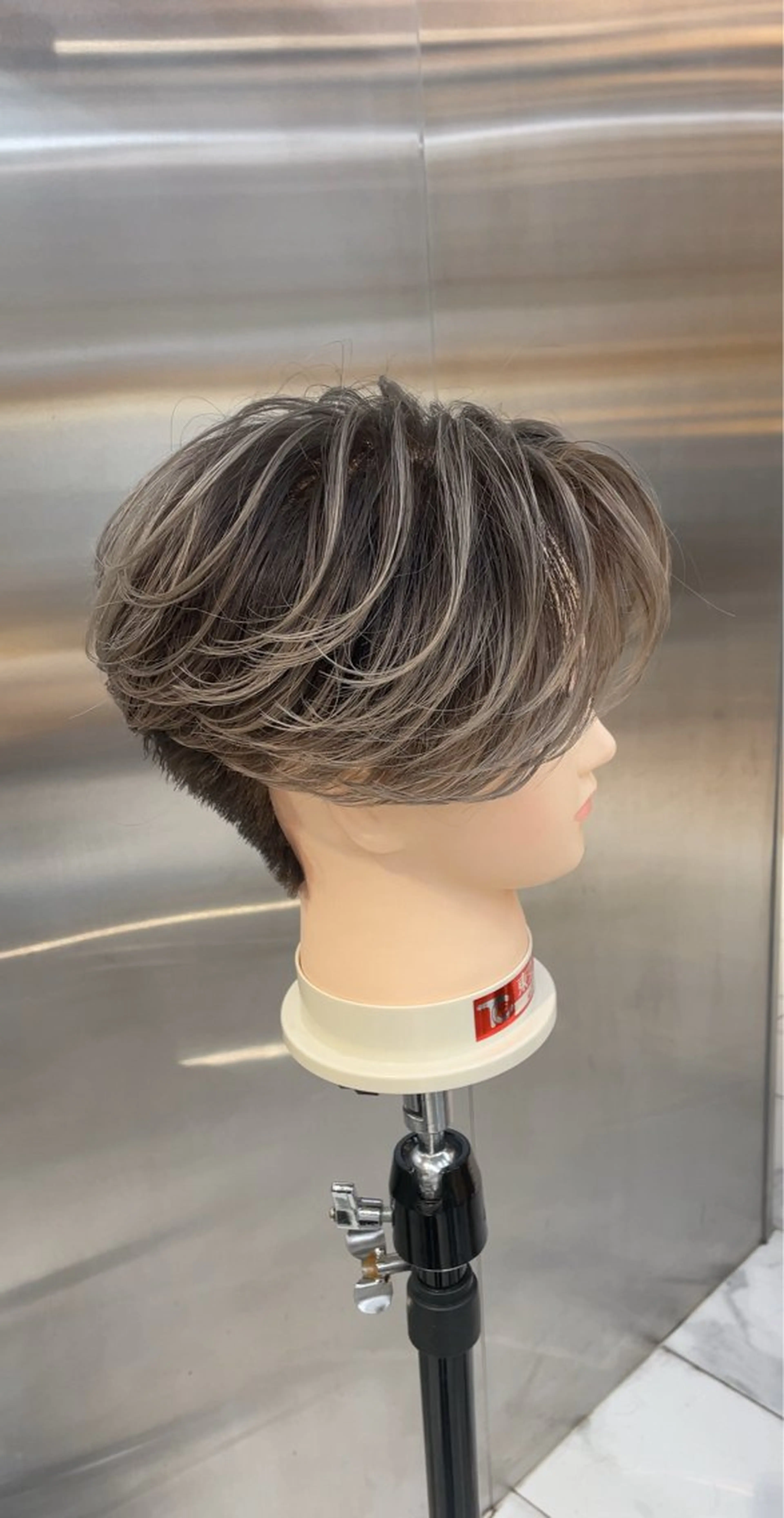 カラー メンズ カット ヘアカラー フェザーパーマ/ スペインカールのヘアスタイル