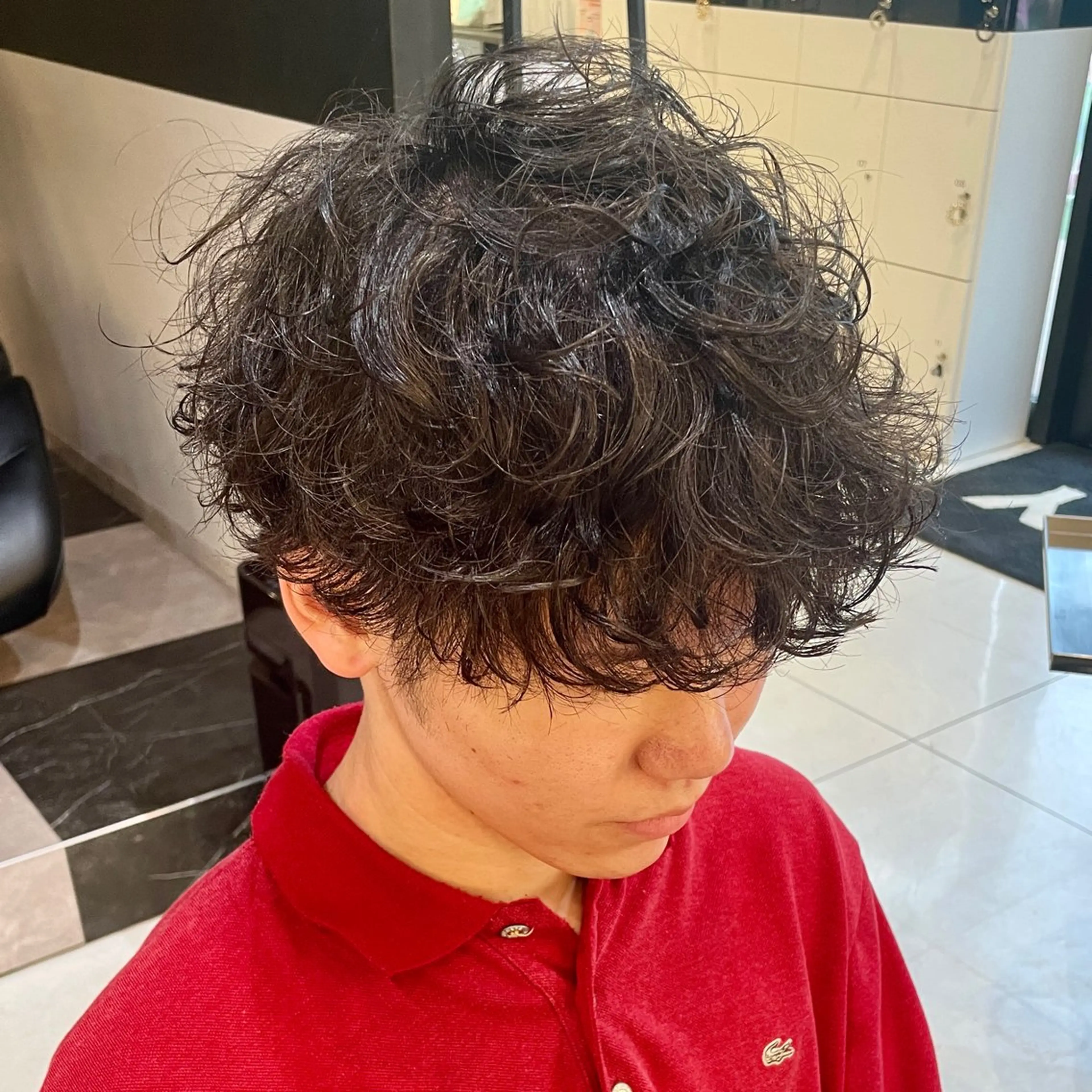 ショート パーマ メンズ メンズパーマ 波巻きパーマ カット ヘアカラー パーマ メンズヘア特化 崎田 成人のヘアスタイル