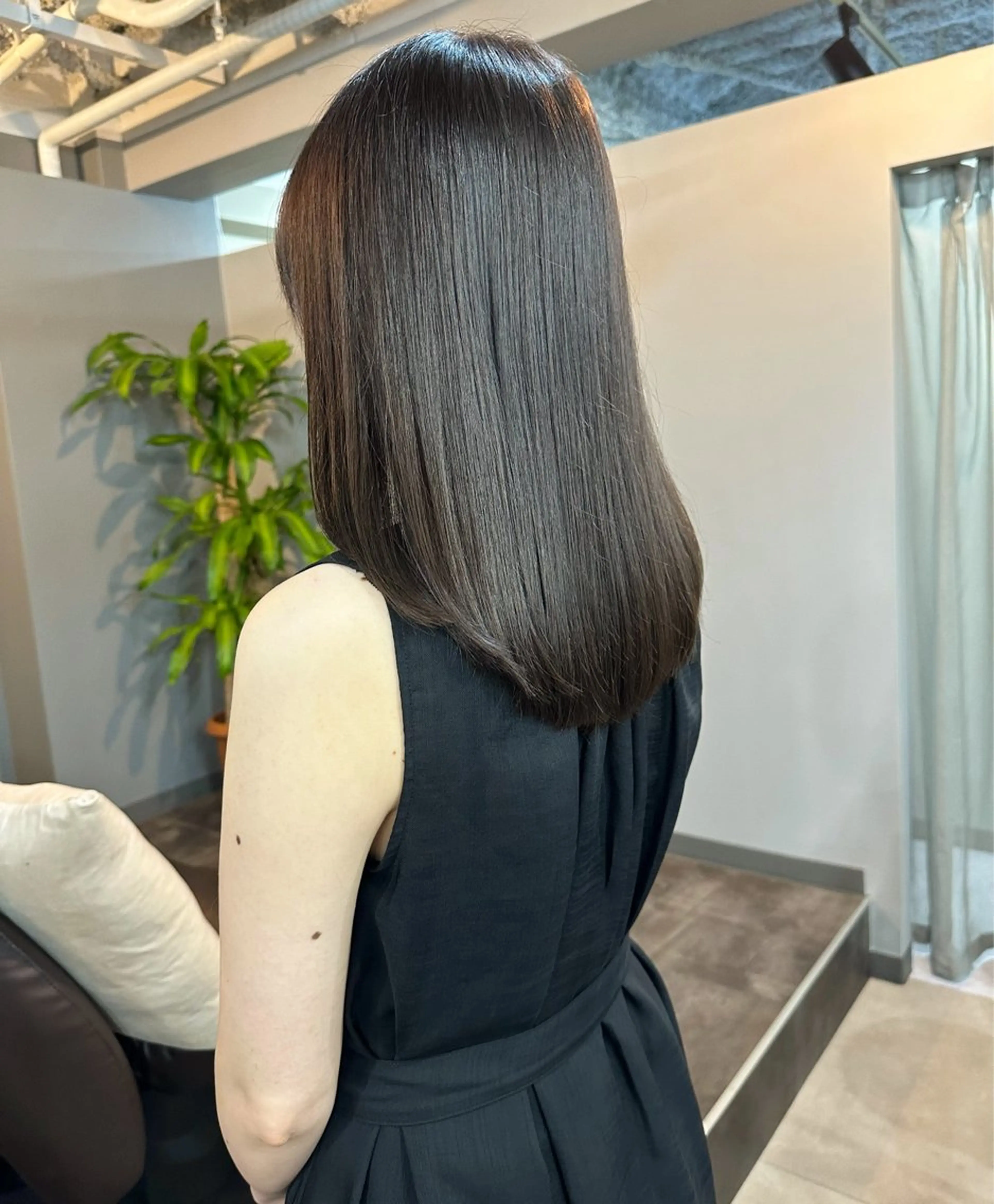 セミロング カラー 髪質改善 トリートメント ヘアカラー Kamie 三宮のヘアスタイル