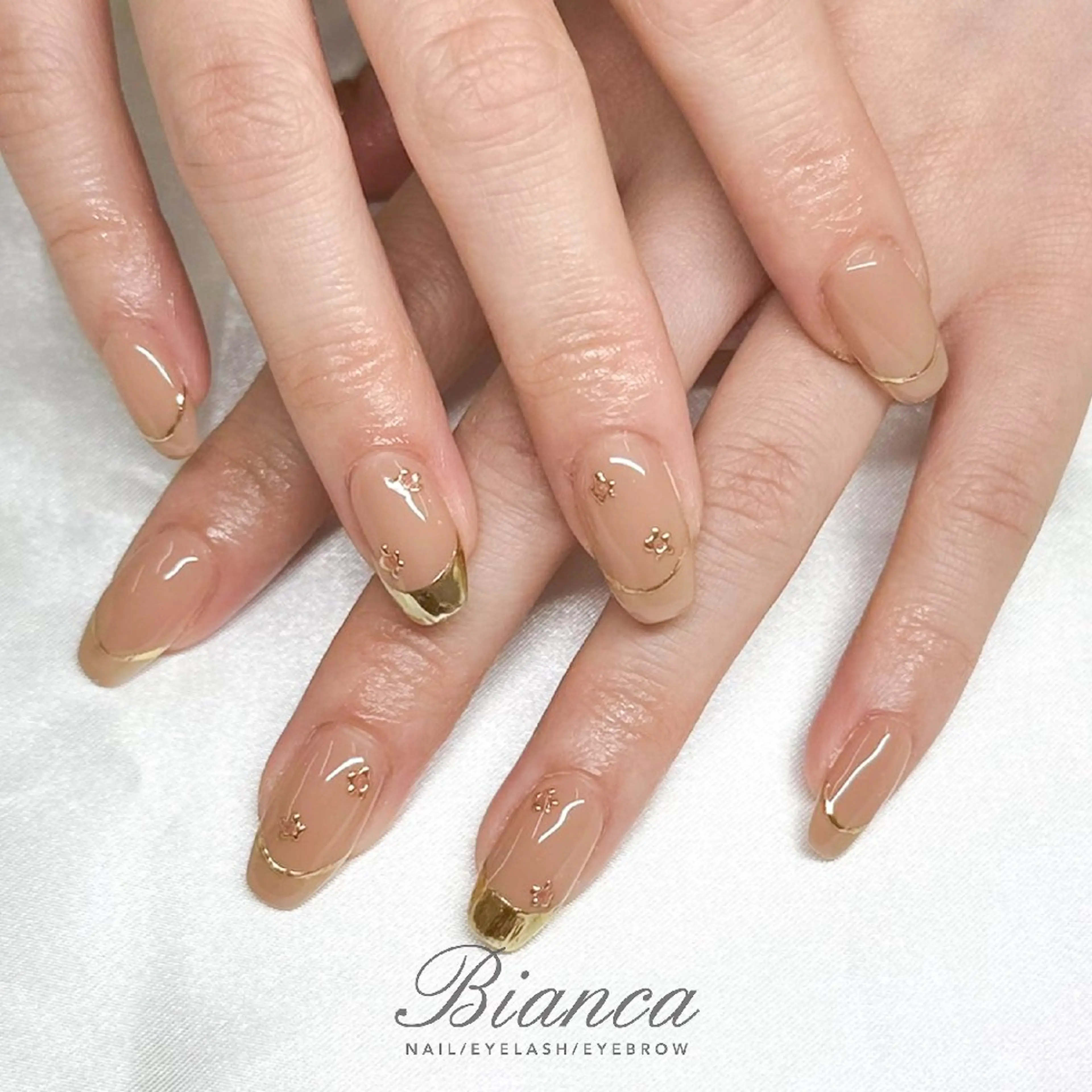 ネイル ゴールド ハンドネイル Bianca浦和西口 ⭐mitoのネイルデザイン