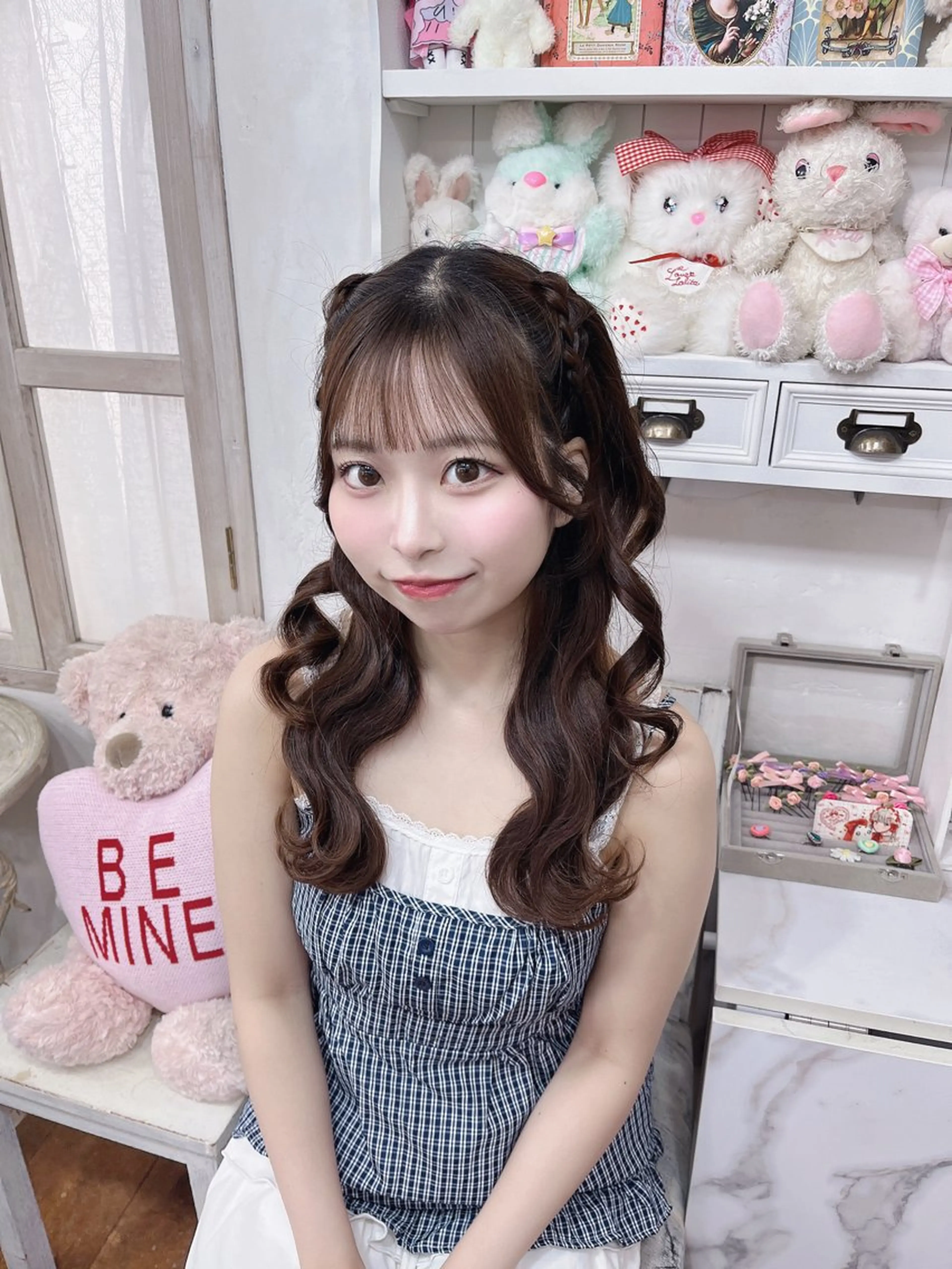 ロング ヘアアレンジ 三つ編み ヘアセット ハイトーン/アレンジ かなで⊹ ࣪ ˖⟡のヘアスタイル