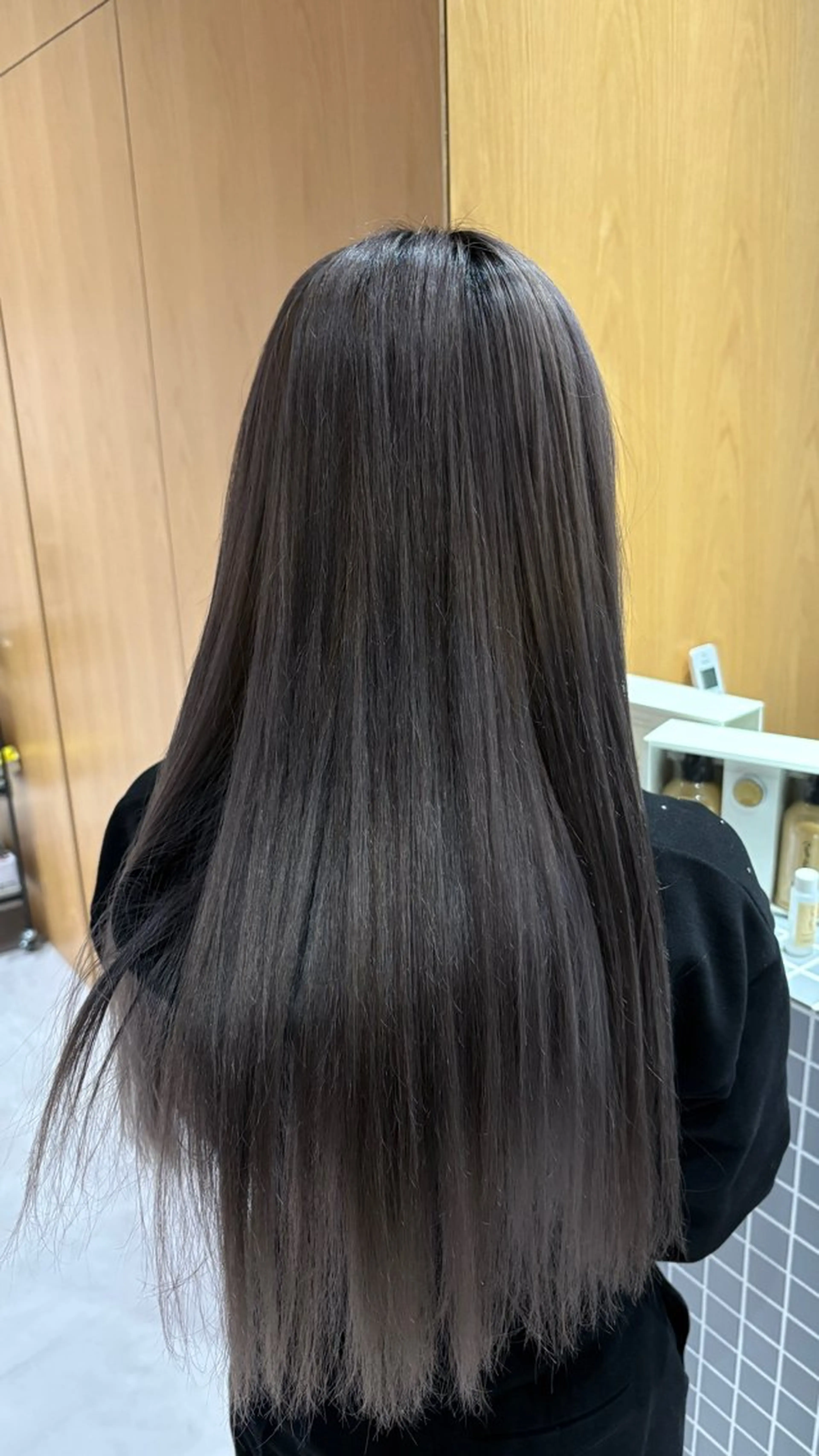 ロング ヘアカラー 井山 葵のヘアスタイル
