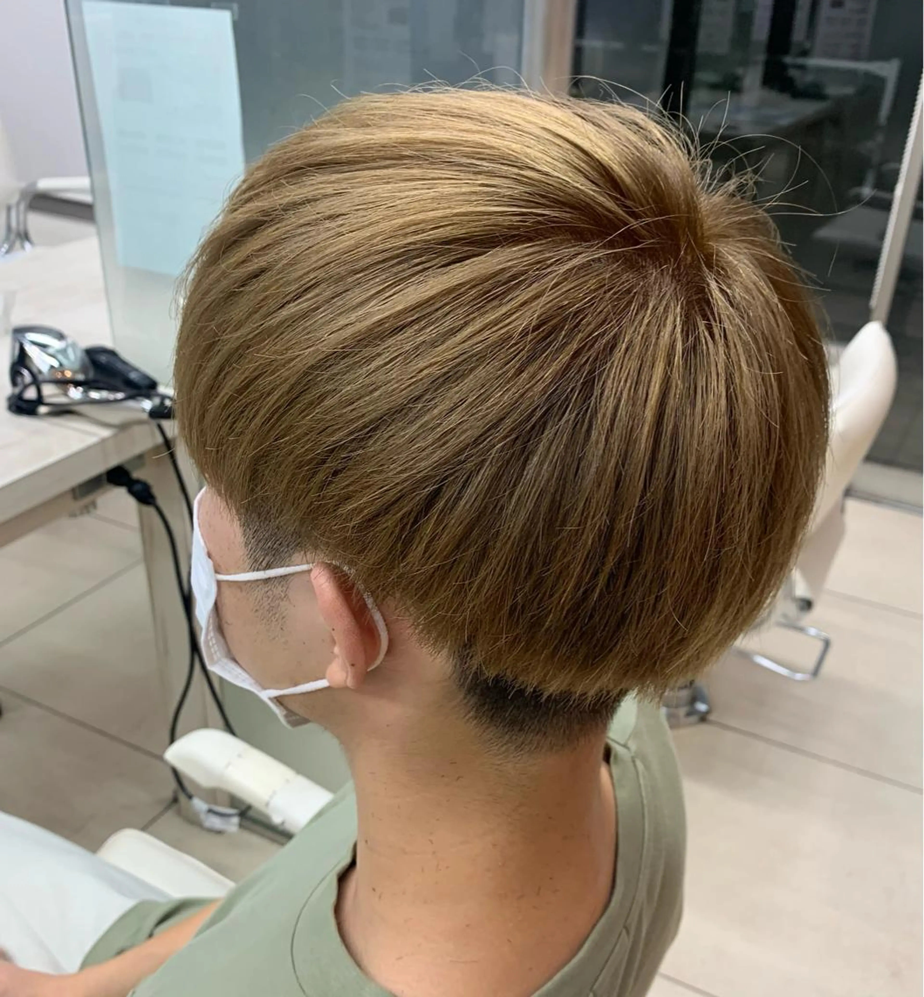 カラー メンズ メンズブリーチ ベージュカラー ブリーチ ミルクティーベージュ ホワイトベージュ ヘアカラー トリートメント ✂︎✂︎レディースの メンズカット屋さんのヘアスタイル