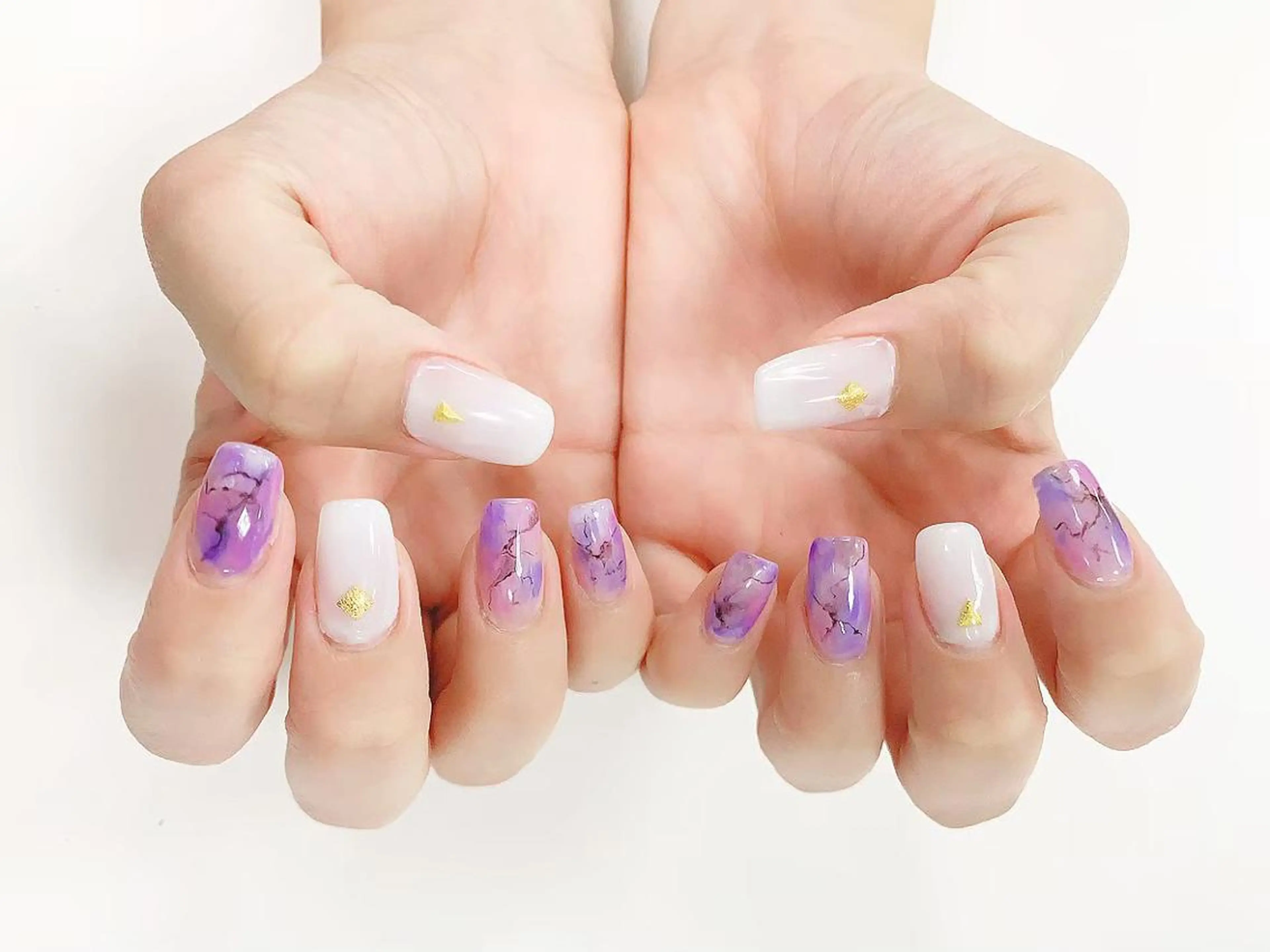 ネイル 指名支持率NO.1 スタイリストのヘアスタイル