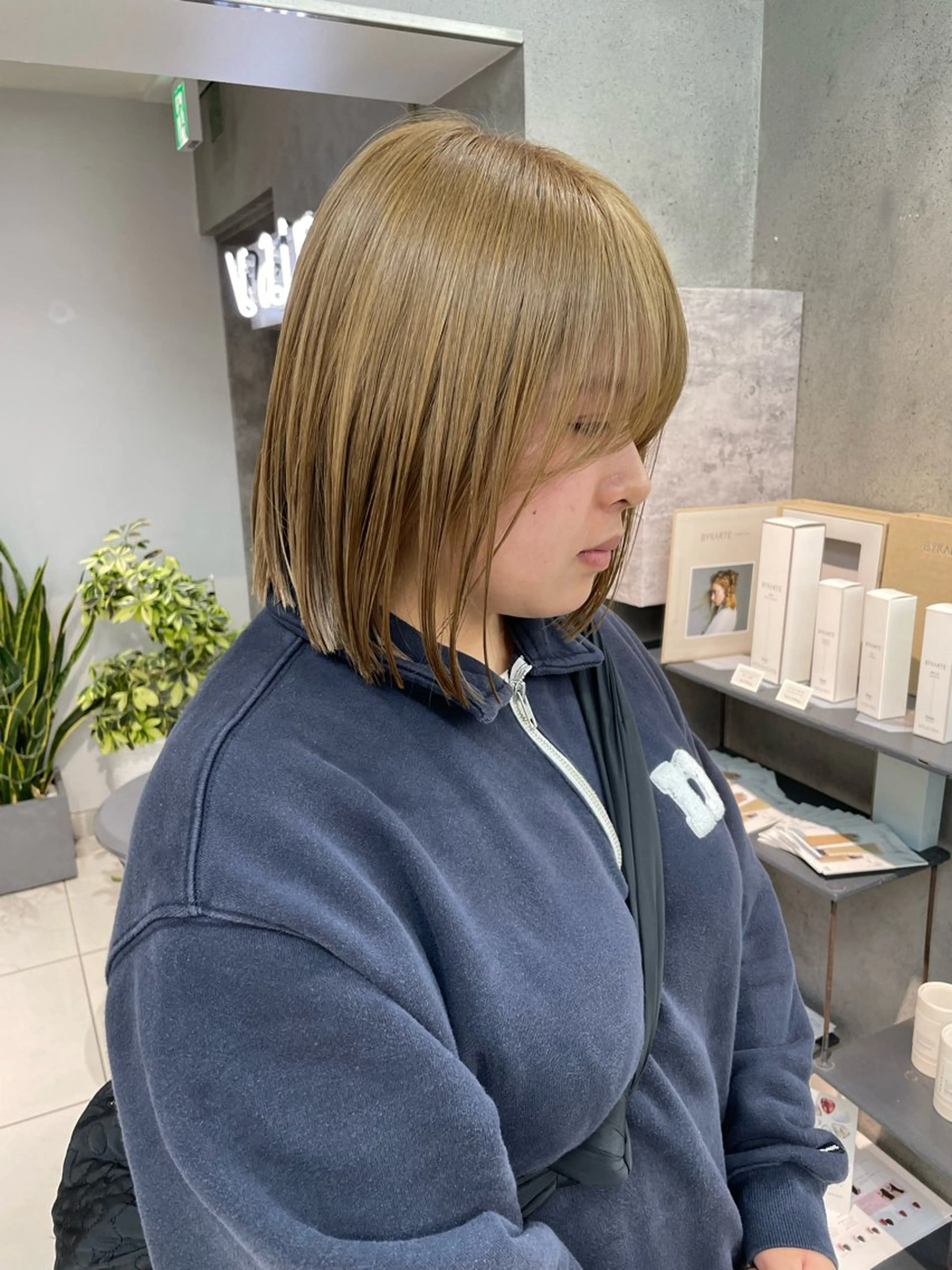 ミディアム カラー ボブ/透明感ベージュ 🫧クルミ🌟のヘアスタイル