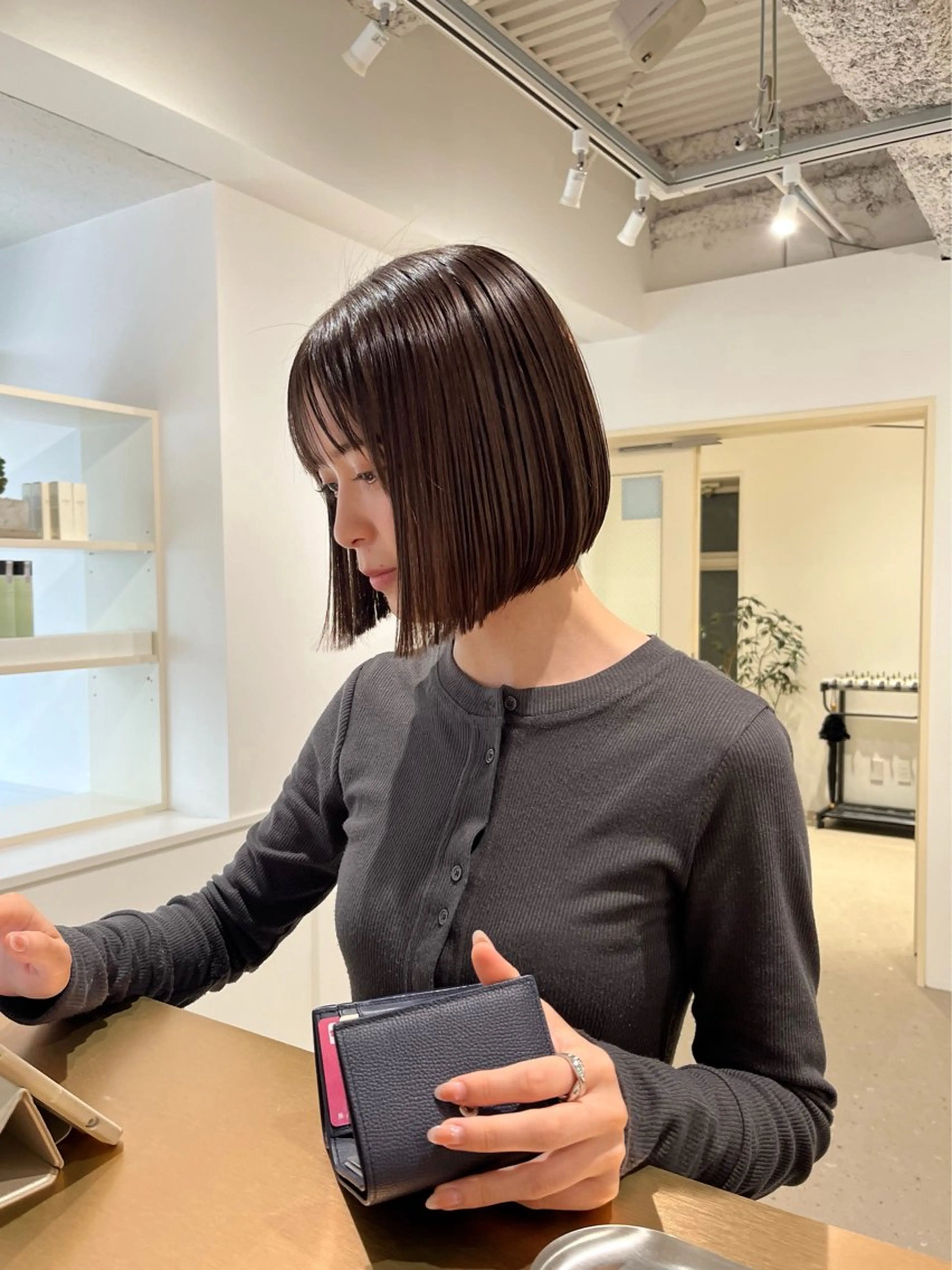 ミディアム 阪本 桃のヘアスタイル