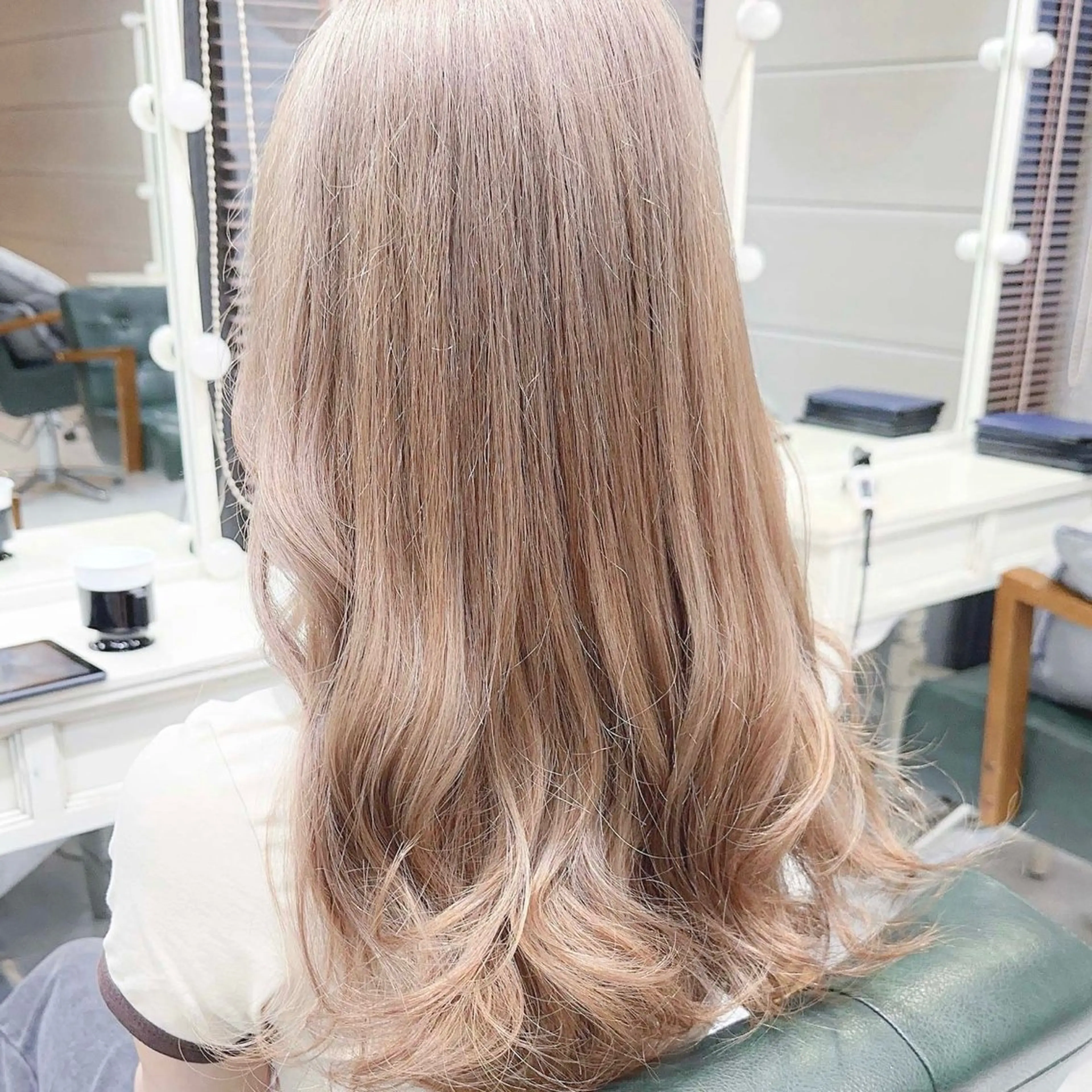 ロング カラー ベージュカラー ブリーチ デザインカラー ハイトーンカラー ミルクティーベージュ ヘアカラー トリートメント ヘアセット DAYS Men’sのヘアスタイル