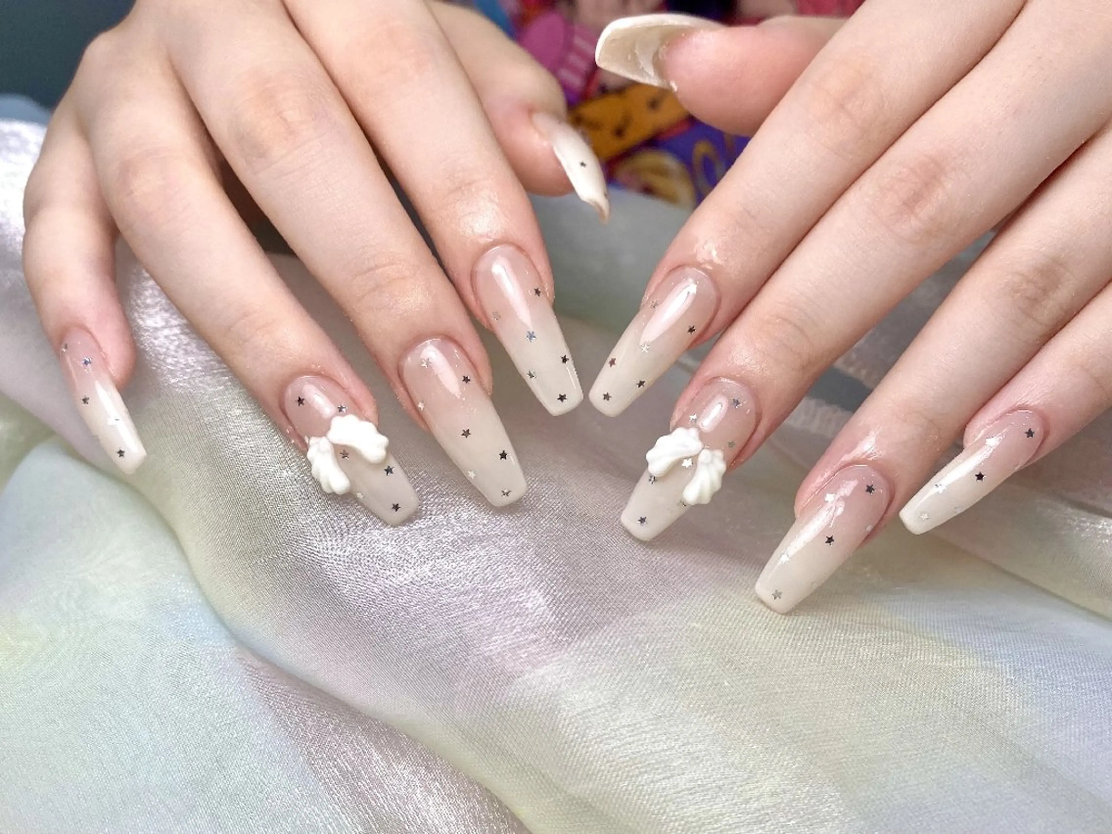 ネイル チークネイル フレンチネイル ジェルネイル ガーリー キラキラネイル ハンドネイル UM Nail Salonのネイルデザイン