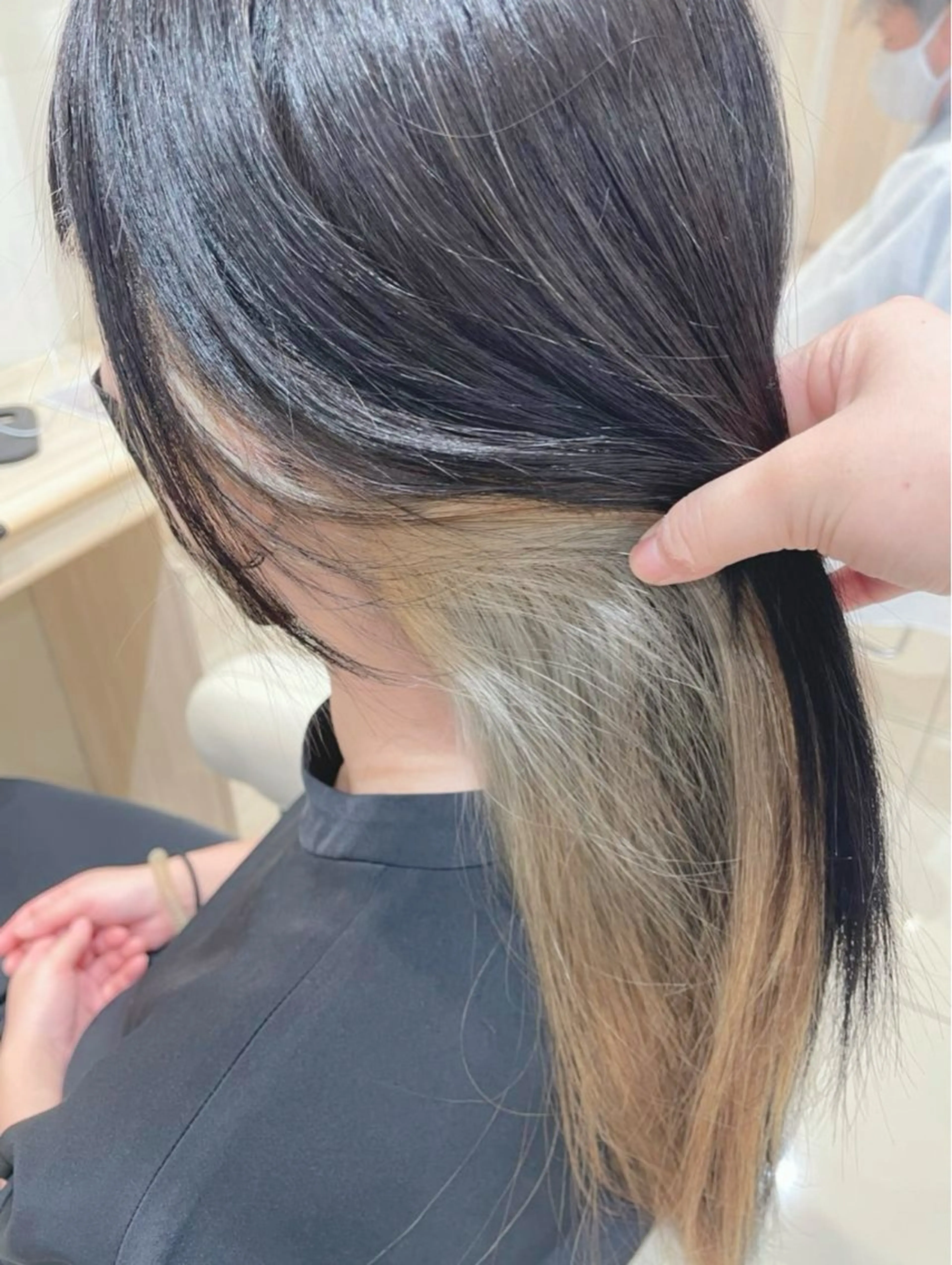 ロング カラー ハイトーン🌈✨️ 吉村美沙季のヘアスタイル