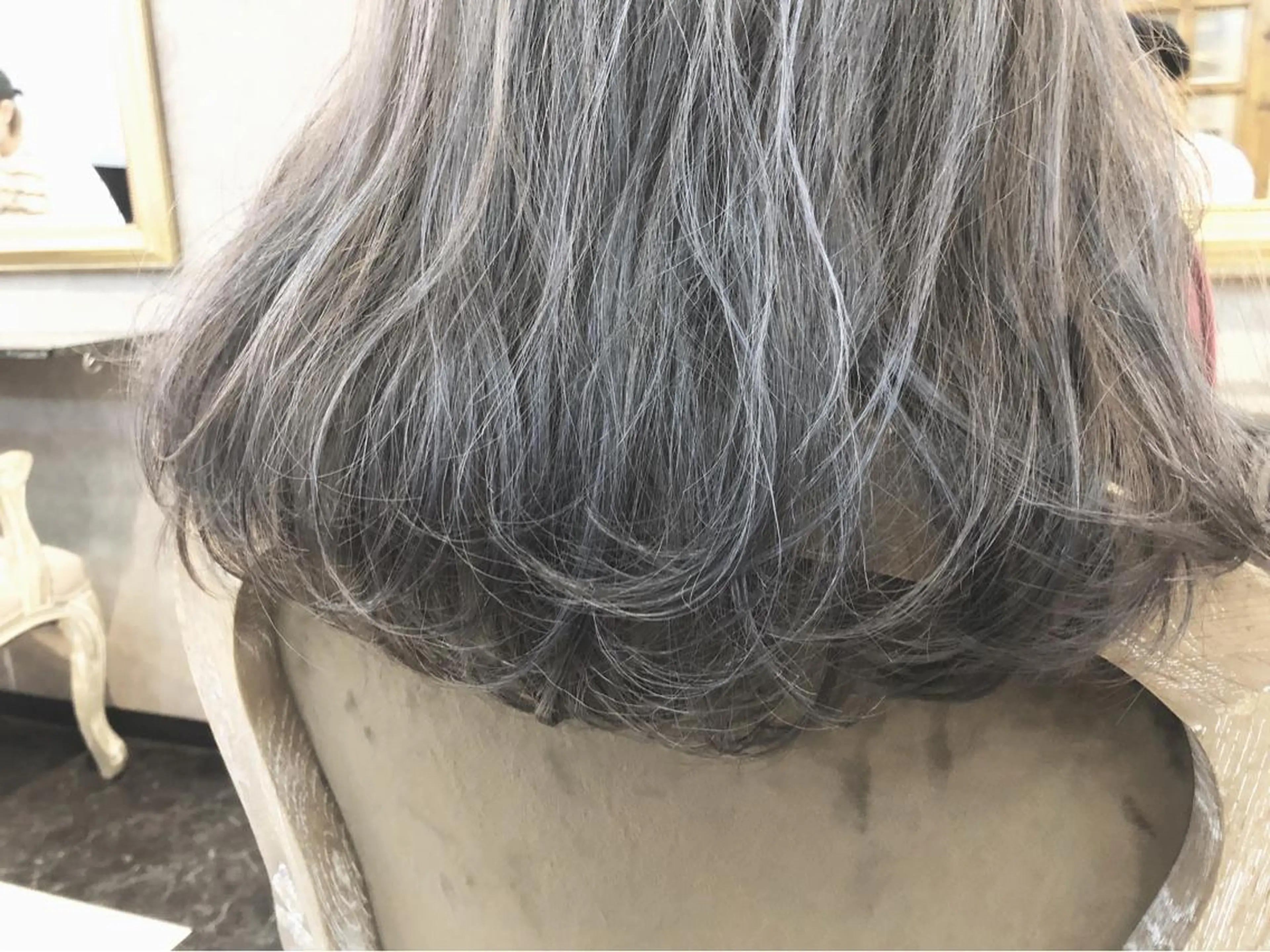 セミロング カラー 顔周りレイヤー/韓国 ブリーチminamiのヘアスタイル