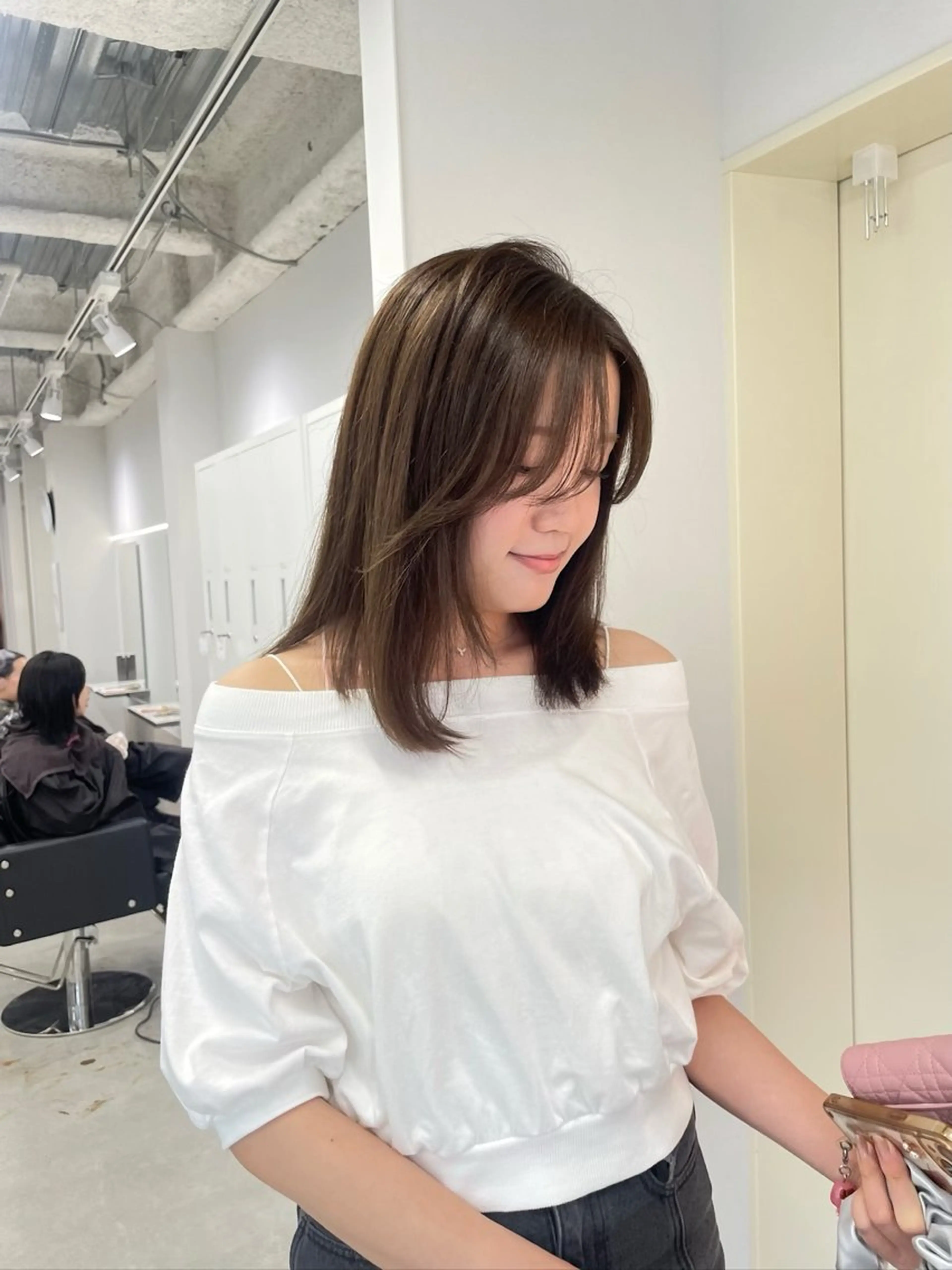 ミディアム ミディアムレイヤー レイヤーカット aoi🤎 透明感カラーのヘアスタイル