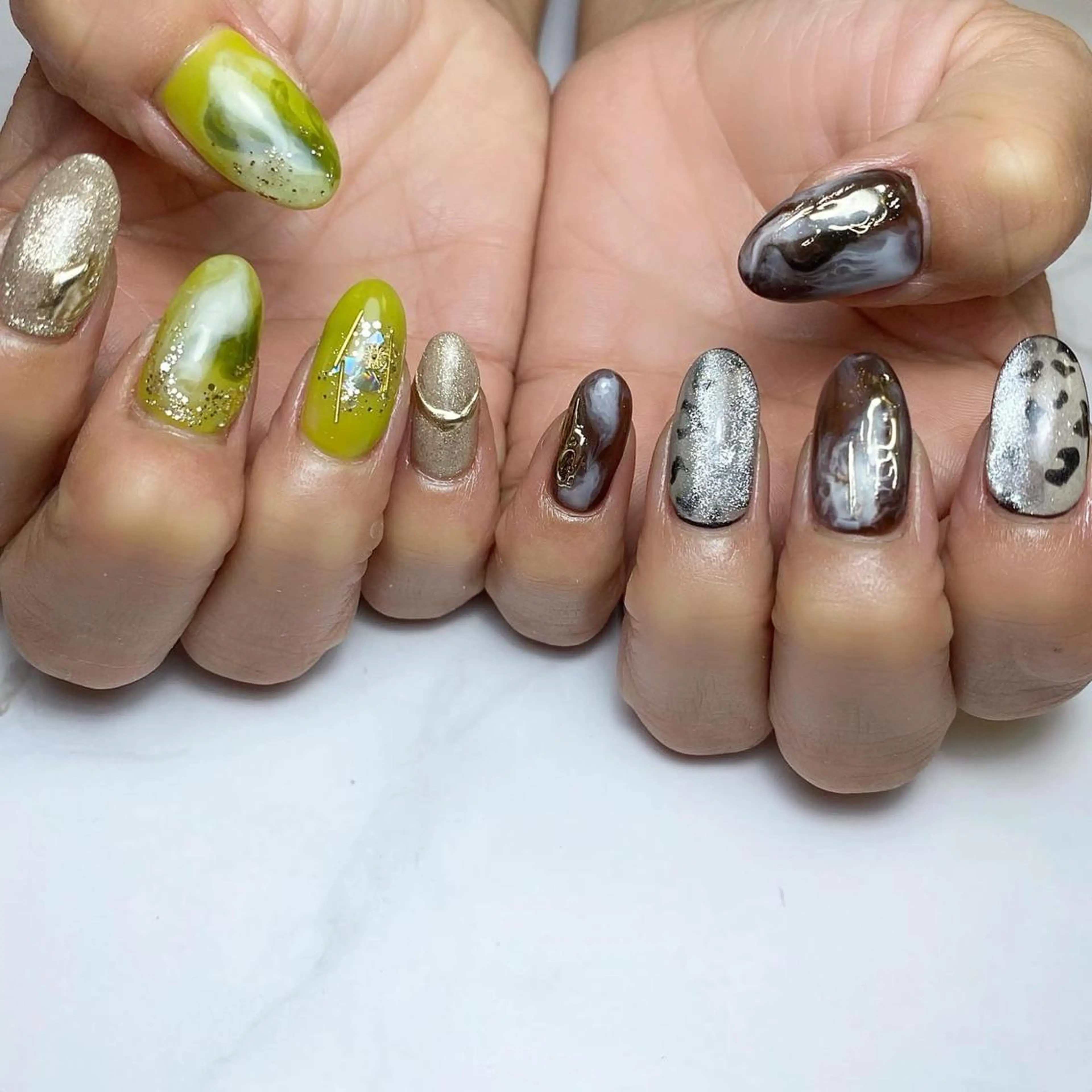 ネイル アニマル柄 ブラウン グリーン ロングネイル ニュアンスネイル Nail ameria megu所属・ameria meguのネイルデザイン