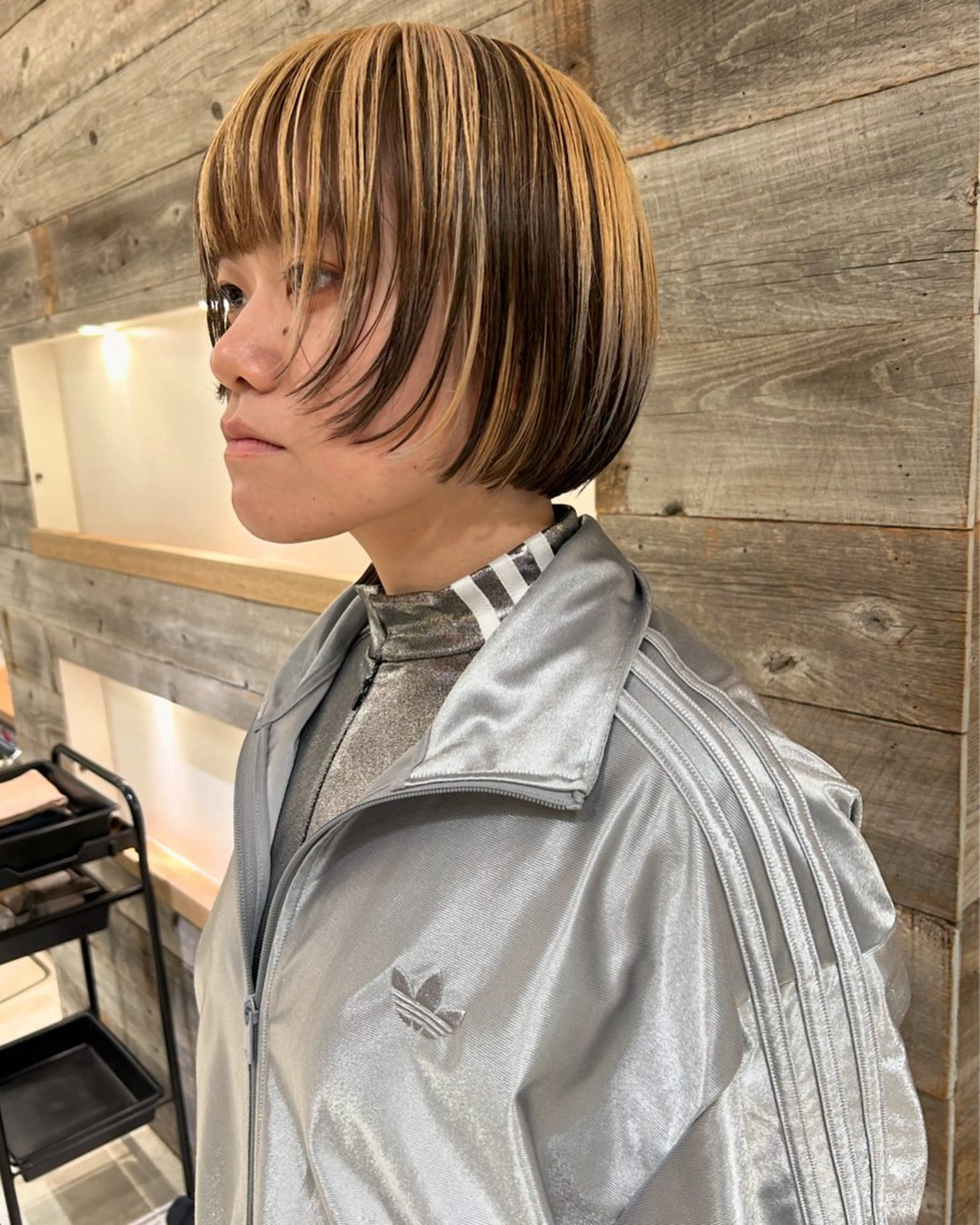 ショート カラー ハイライトカラー ハイライト カット ヘアカラー トリートメント Loom.所属・村上雅人 ナチュラルモードのヘアスタイル