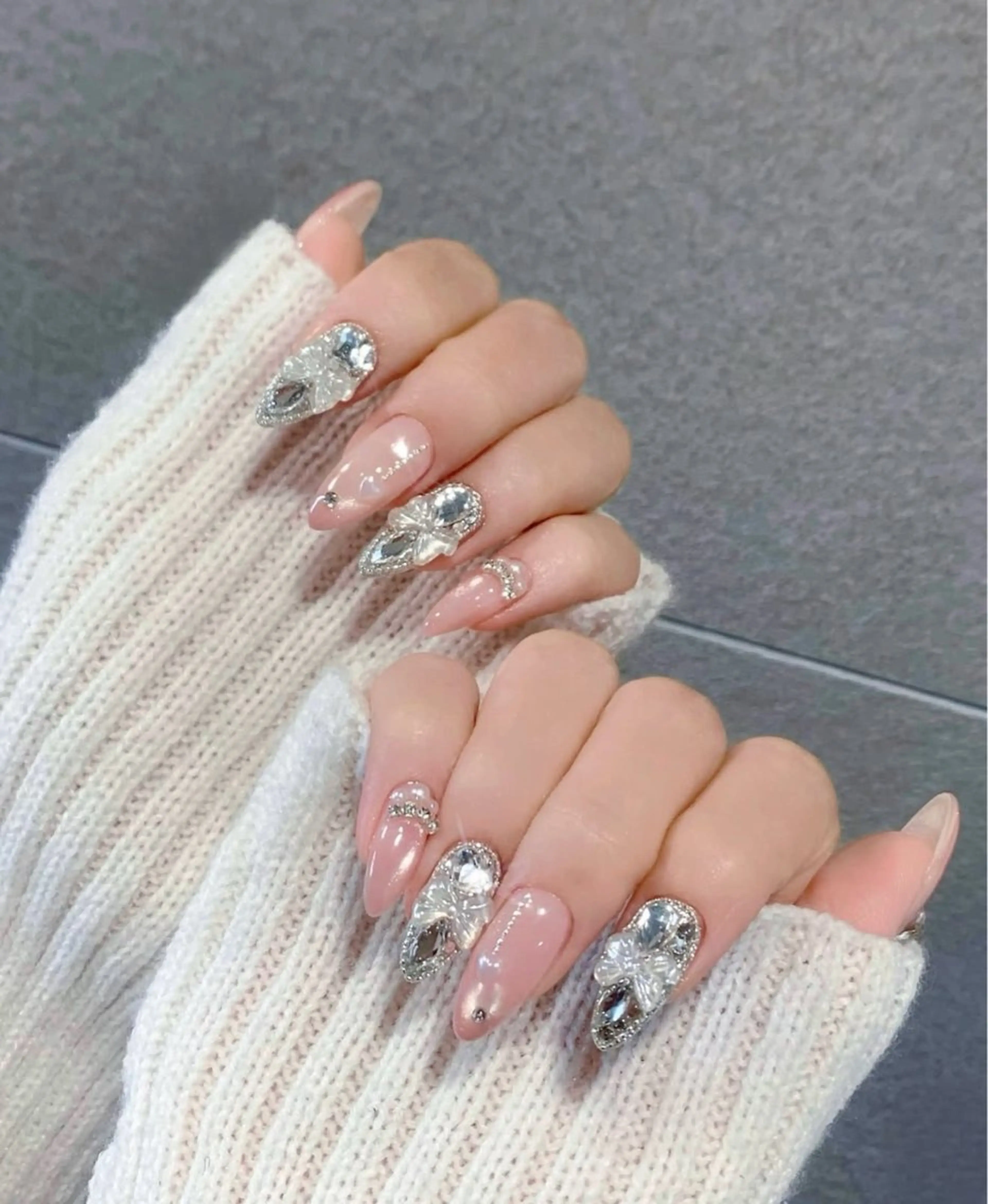 ネイル アニマル柄 オーロラネイル チークネイル フラッシュネイル ジェルネイル ハンドネイル Lyna 池袋のネイルデザイン