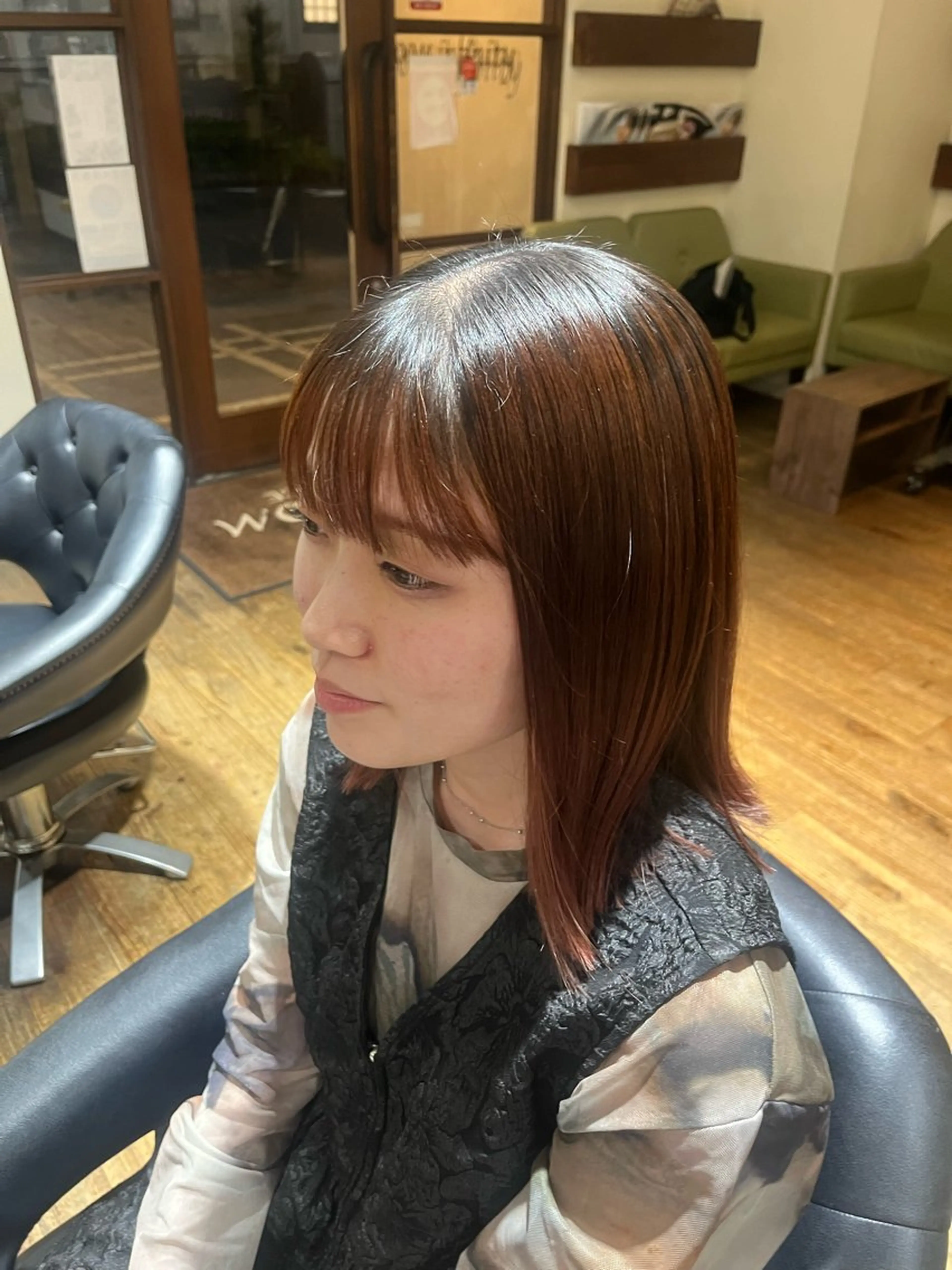 ミディアム 隈井 鈴のヘアスタイル