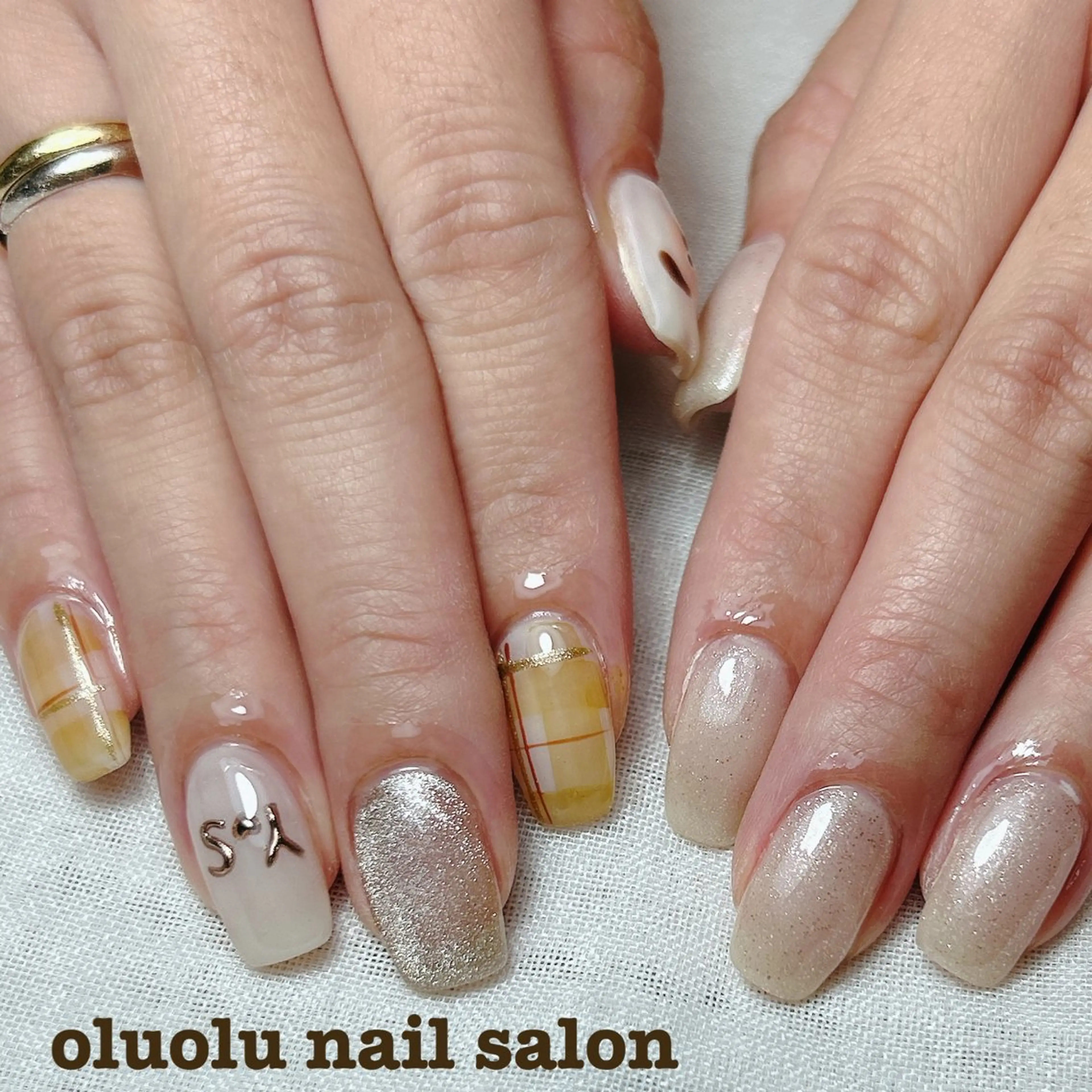 ネイル ゴールド 冬ネイル oluolu nailsalonのネイルデザイン
