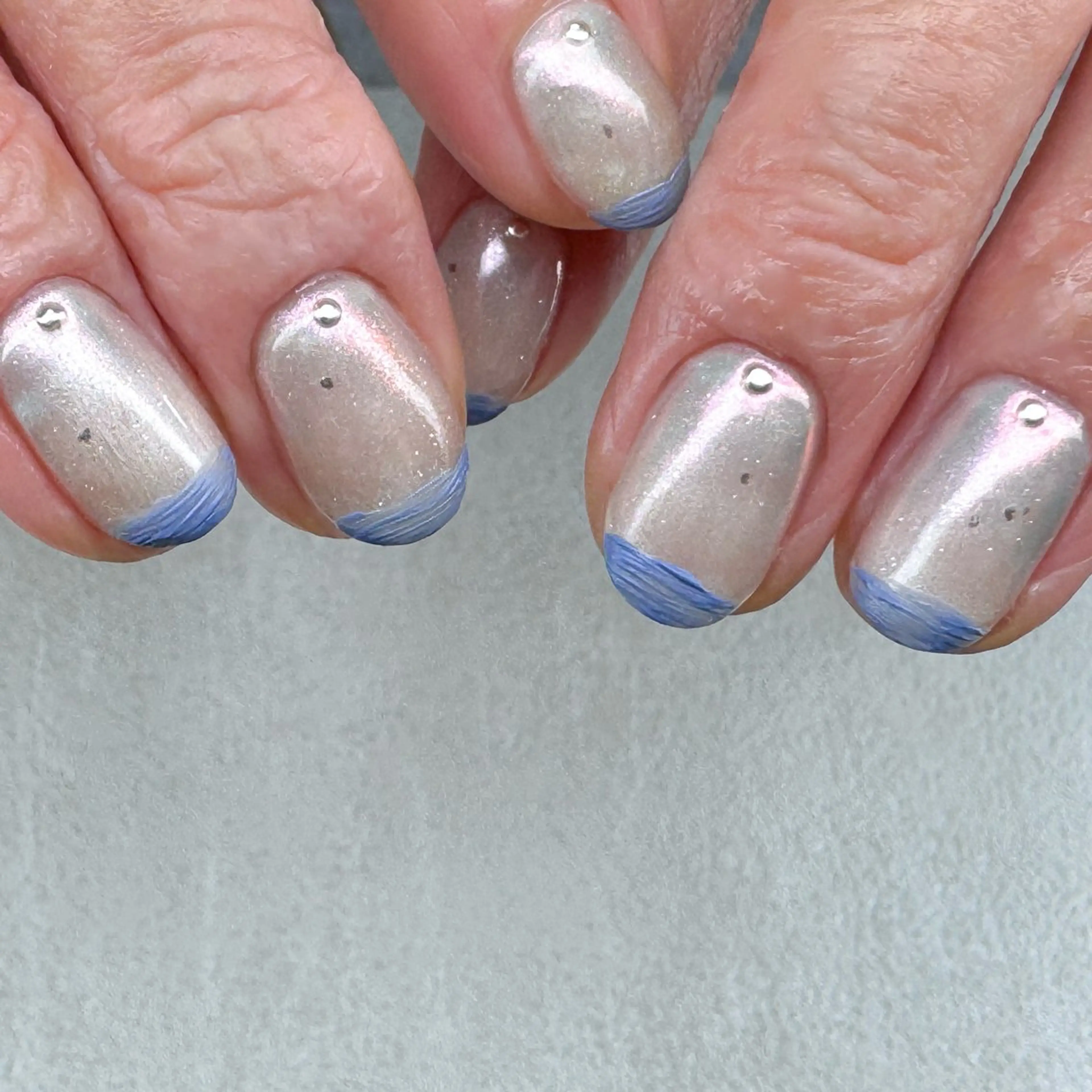 ネイル オーロラネイル ブルー フレンチネイル ミラーネイル ニュアンスネイル ハンドネイル pointillé .ayaのネイルデザイン