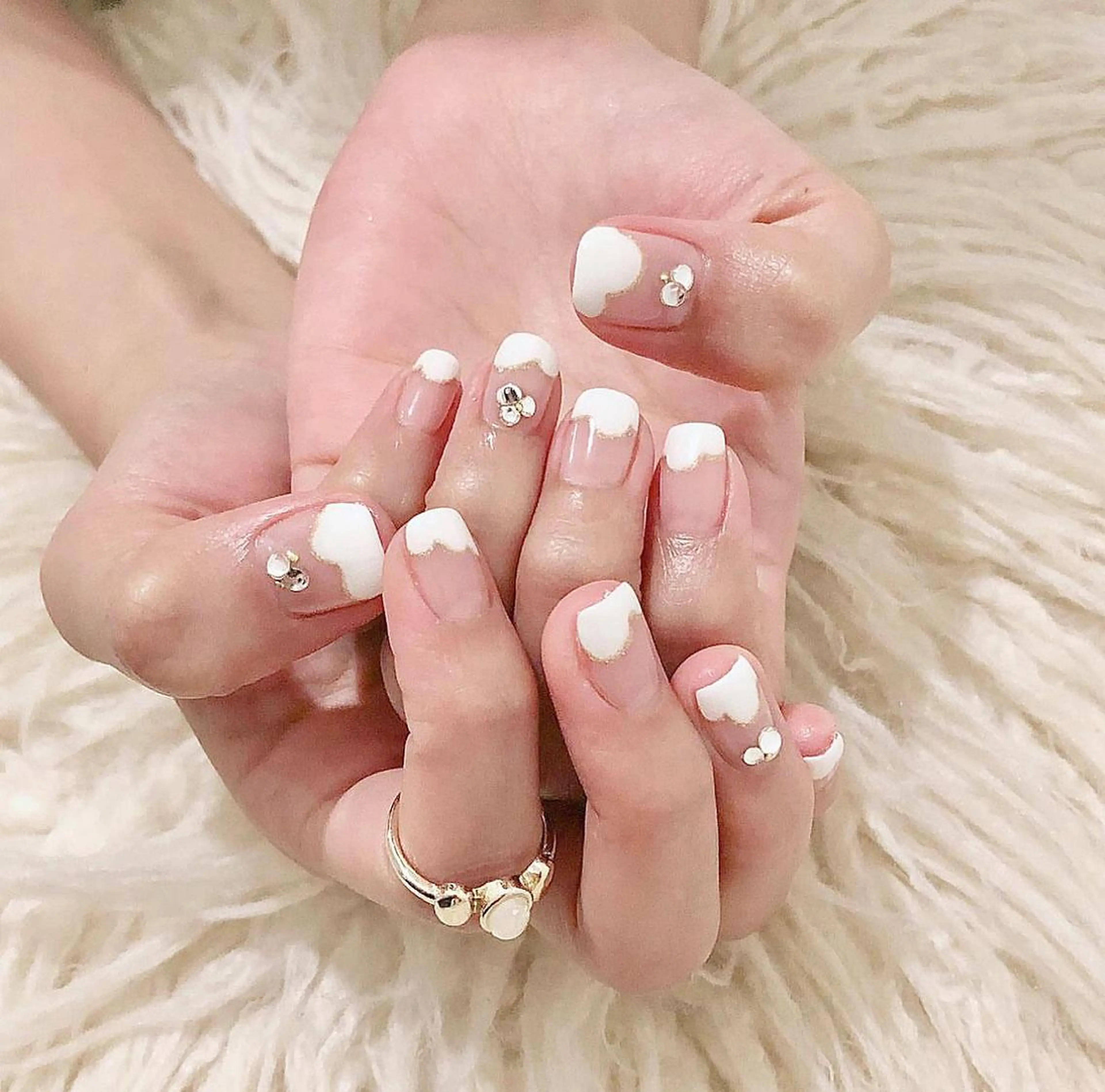 ミディアム ネイル ハンドネイル T. Kasumiのネイルデザイン