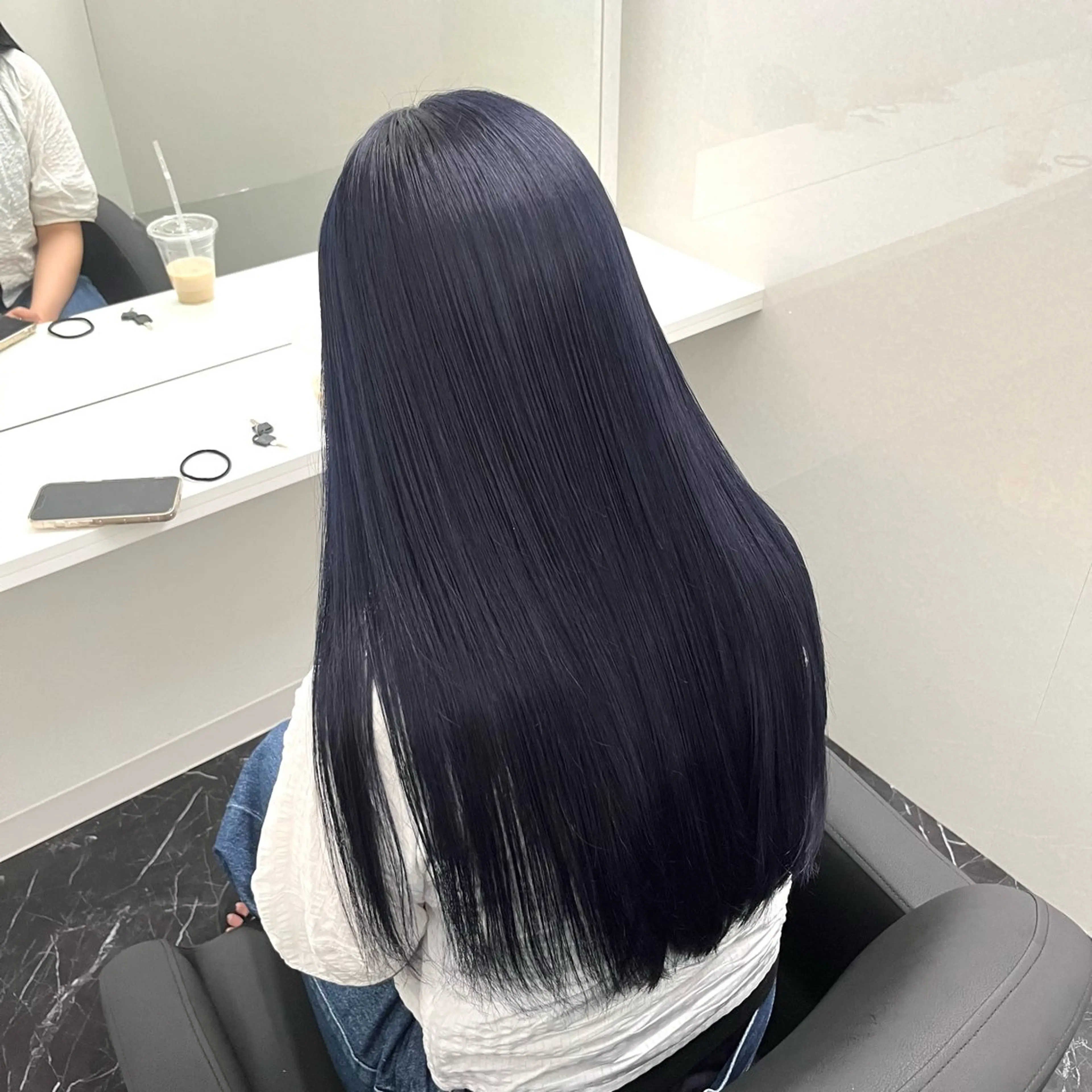 セミロング カラー ベージュカラー 黒髪 ブリーチ ブルーカラー ブルーブラック ヘアカラー トリートメント ハイトーン/ 髪質改善/上質艶髪のヘアスタイル