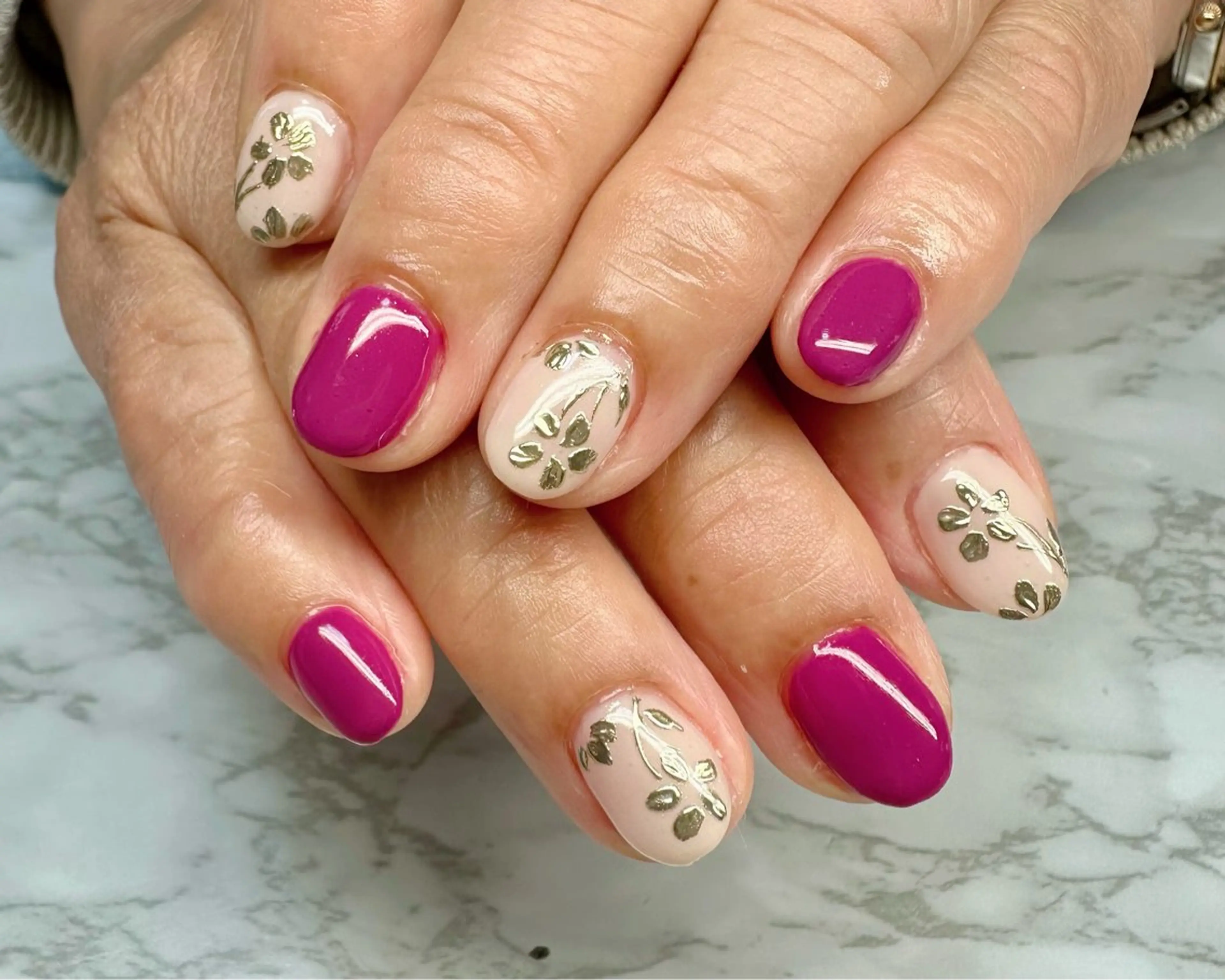 ネイル オーロラネイル ニュアンスネイル ワンカラーネイル 夏ネイル M.N_ nailのネイルデザイン