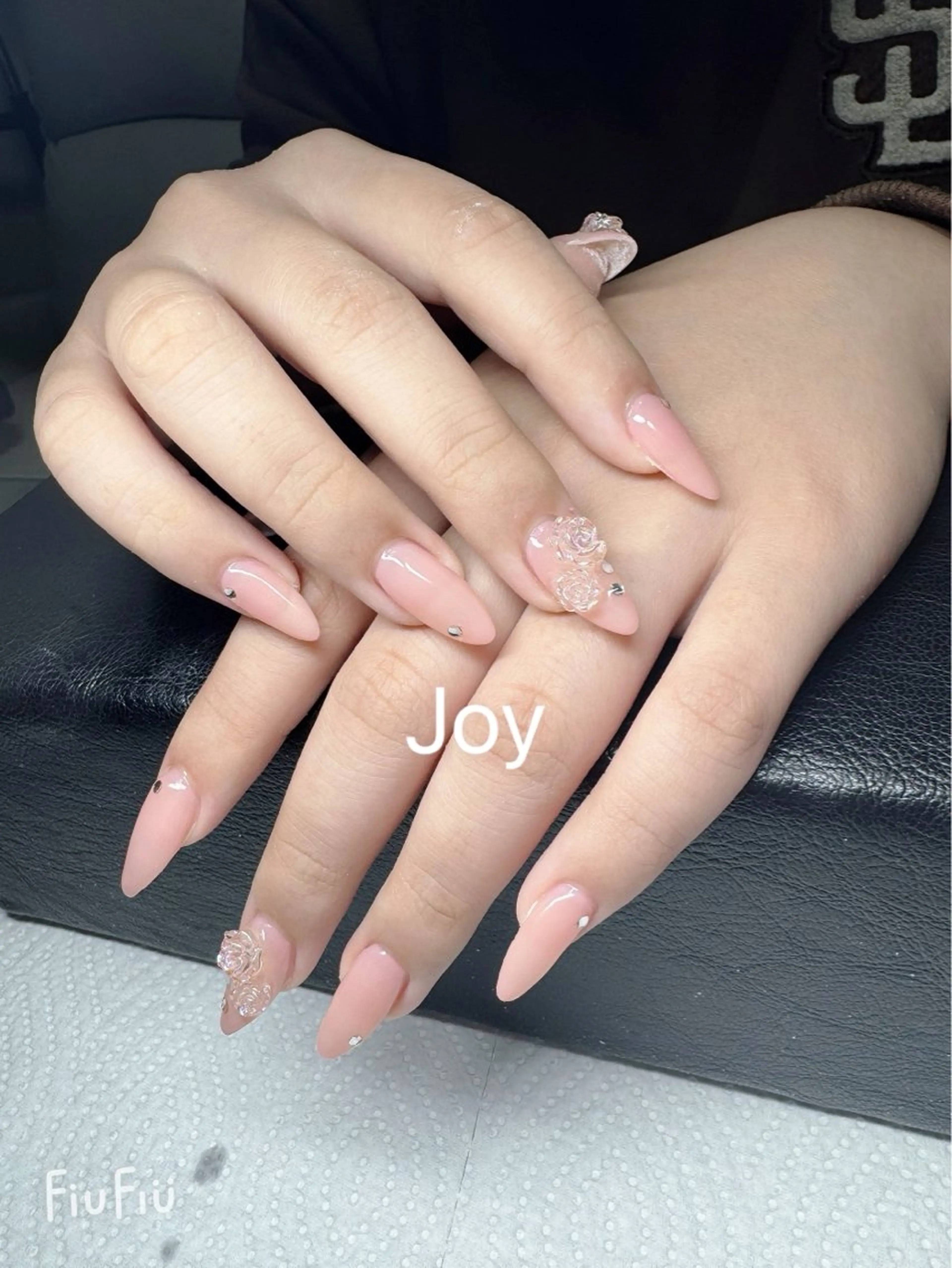 ネイル 持ち込み ストーンネイル Nail Salon JOYのネイルデザイン