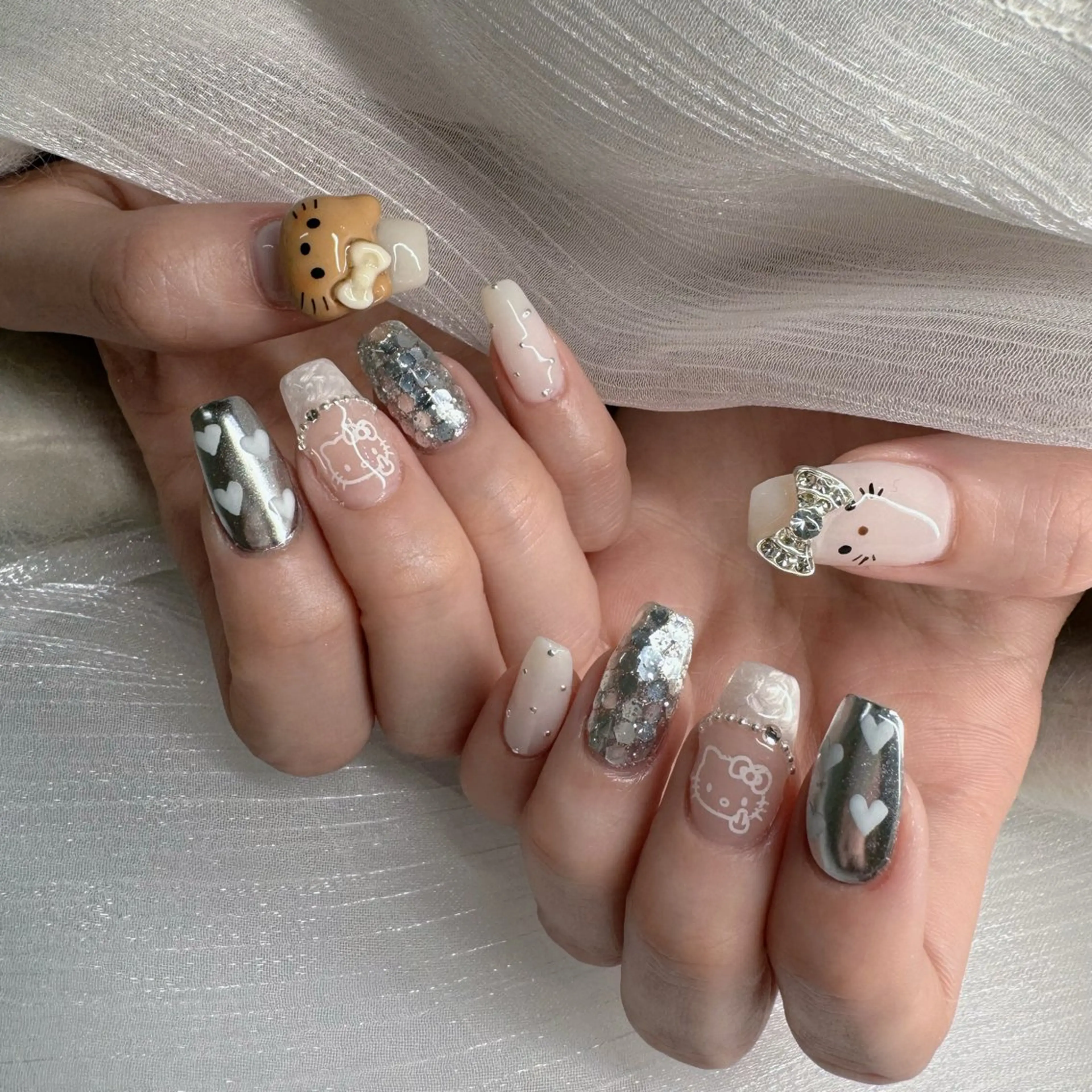 ネイル チークネイル ガーリー キラキラネイル 韓国ネイル ミラーネイル ハンドネイル NailPrincess所属・princess スカルプ専門店のネイルデザイン