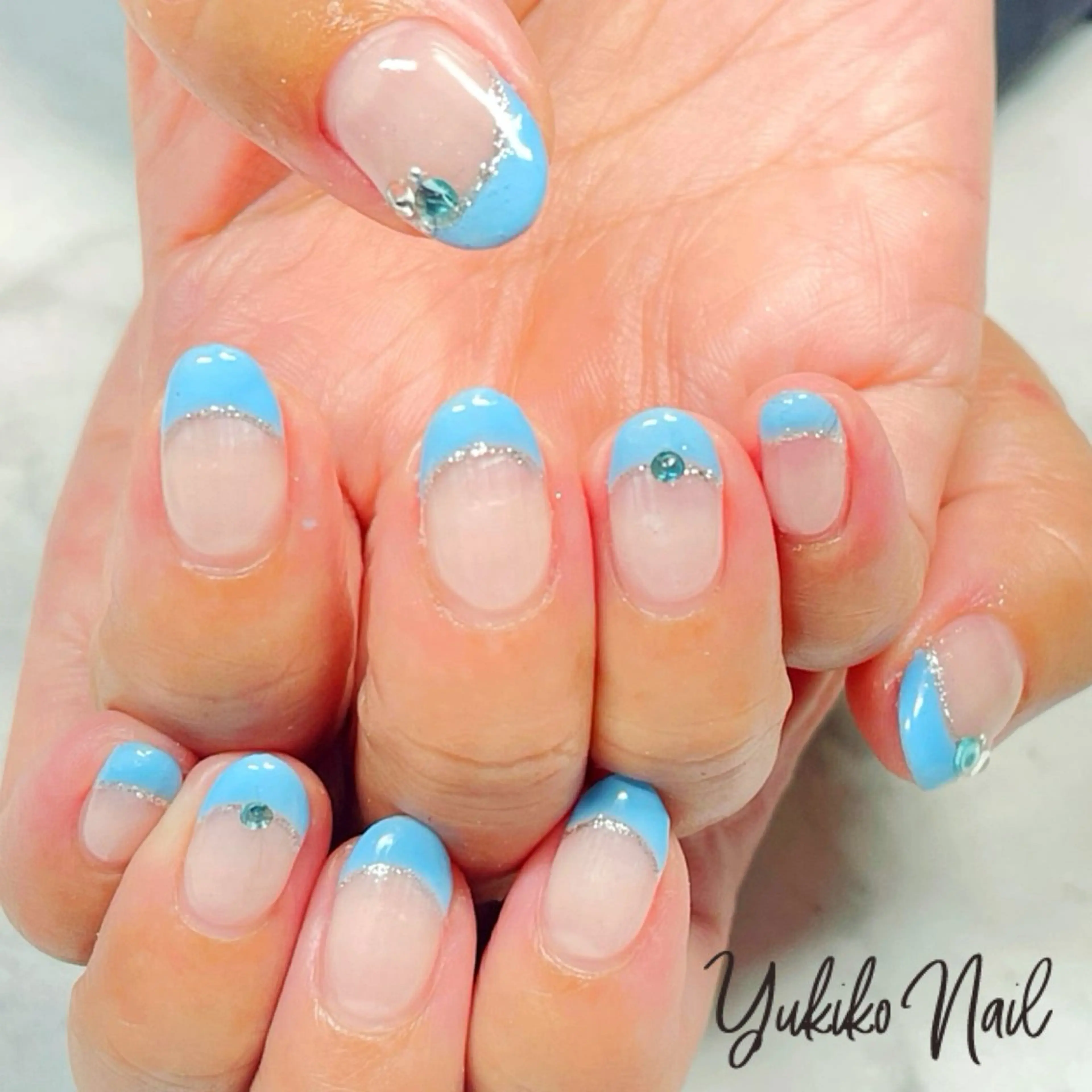 ネイル アートネイル フレンチネイル ラメ(グリッター) 水色 シルバー ハンドネイル ユキコ ネイルのネイルデザイン