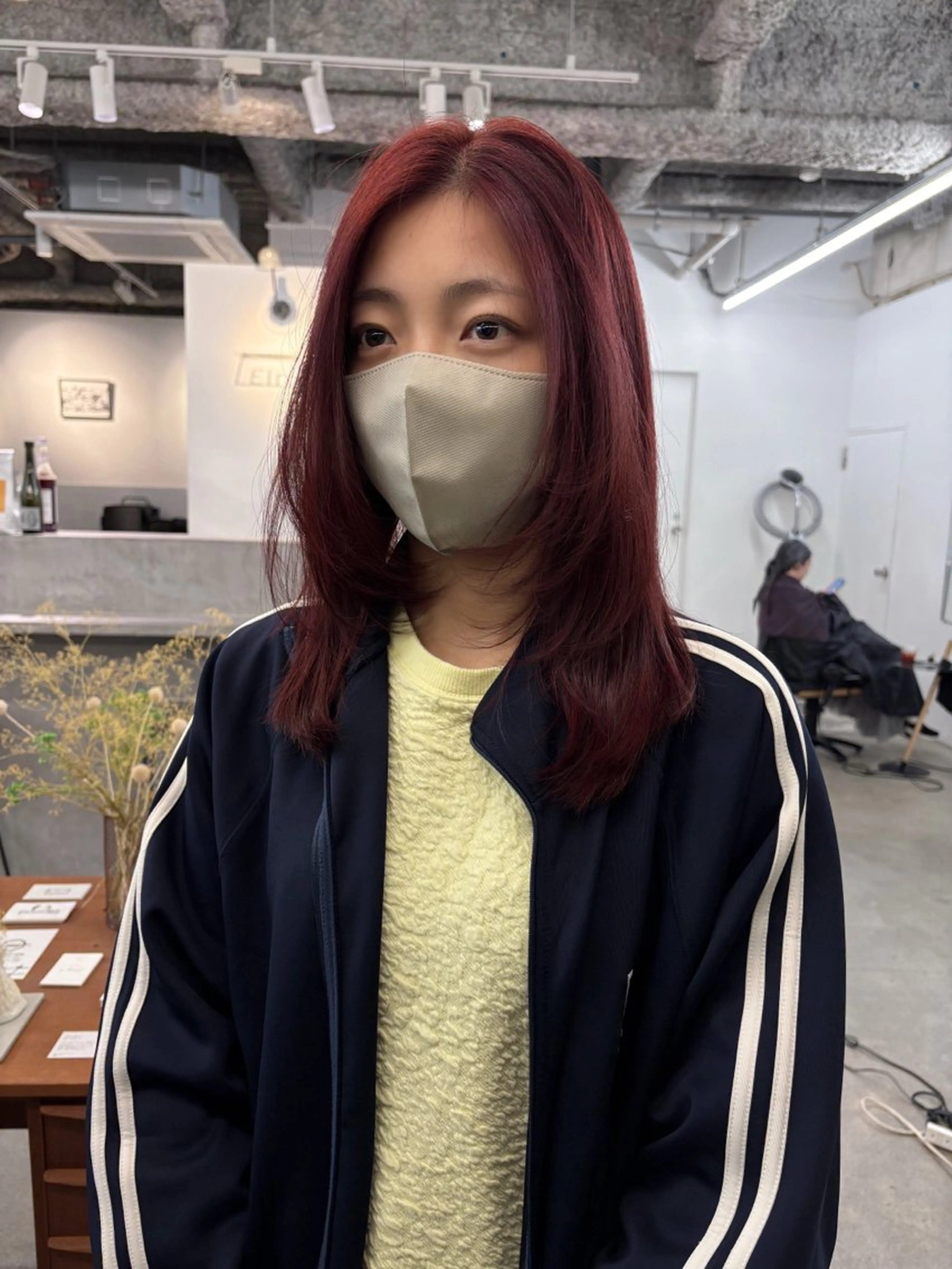 ミディアム カラー ブラウンカラー レッドカラー ヘアカラー パーマ、ボブ、透明感 カラー、小須田ゆあのヘアスタイル