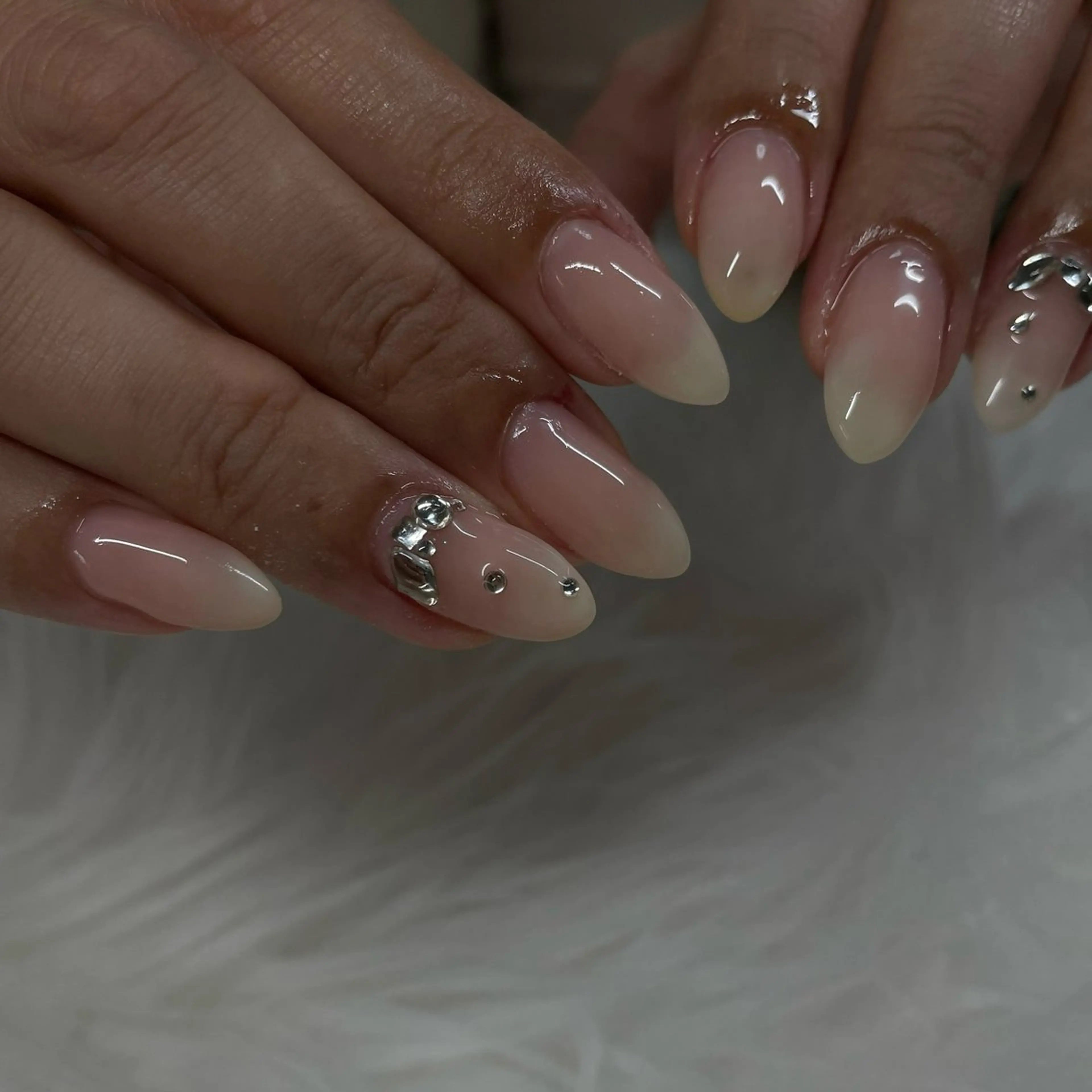 ネイル キラキラネイル 韓国ネイル ワンホンネイル ハンドネイル フットネイル chai大阪上本町 sayakaのネイルデザイン