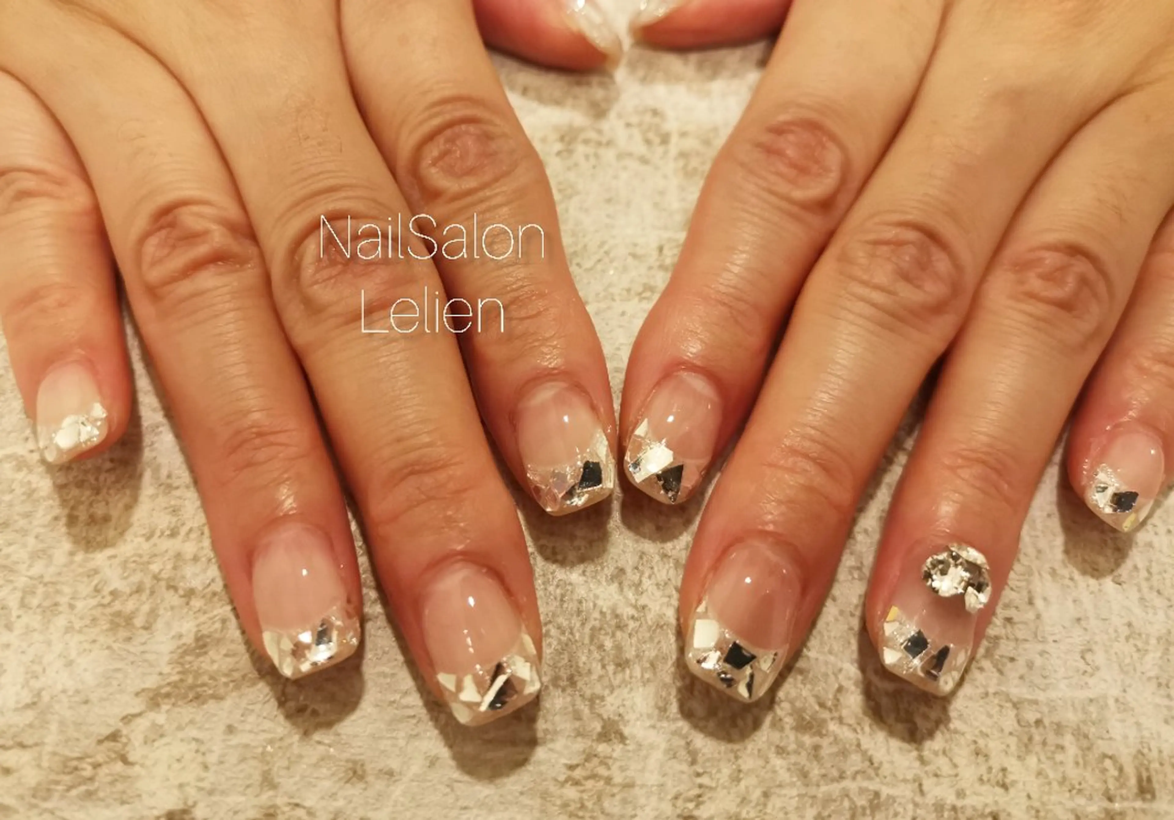 ネイル フレンチネイル ガラスフレンチ シルバー ホワイト ハンドネイル 人気エリア💖完全個室【ルリエ】所属・ネイルサロン Lelienルリエのネイルデザイン