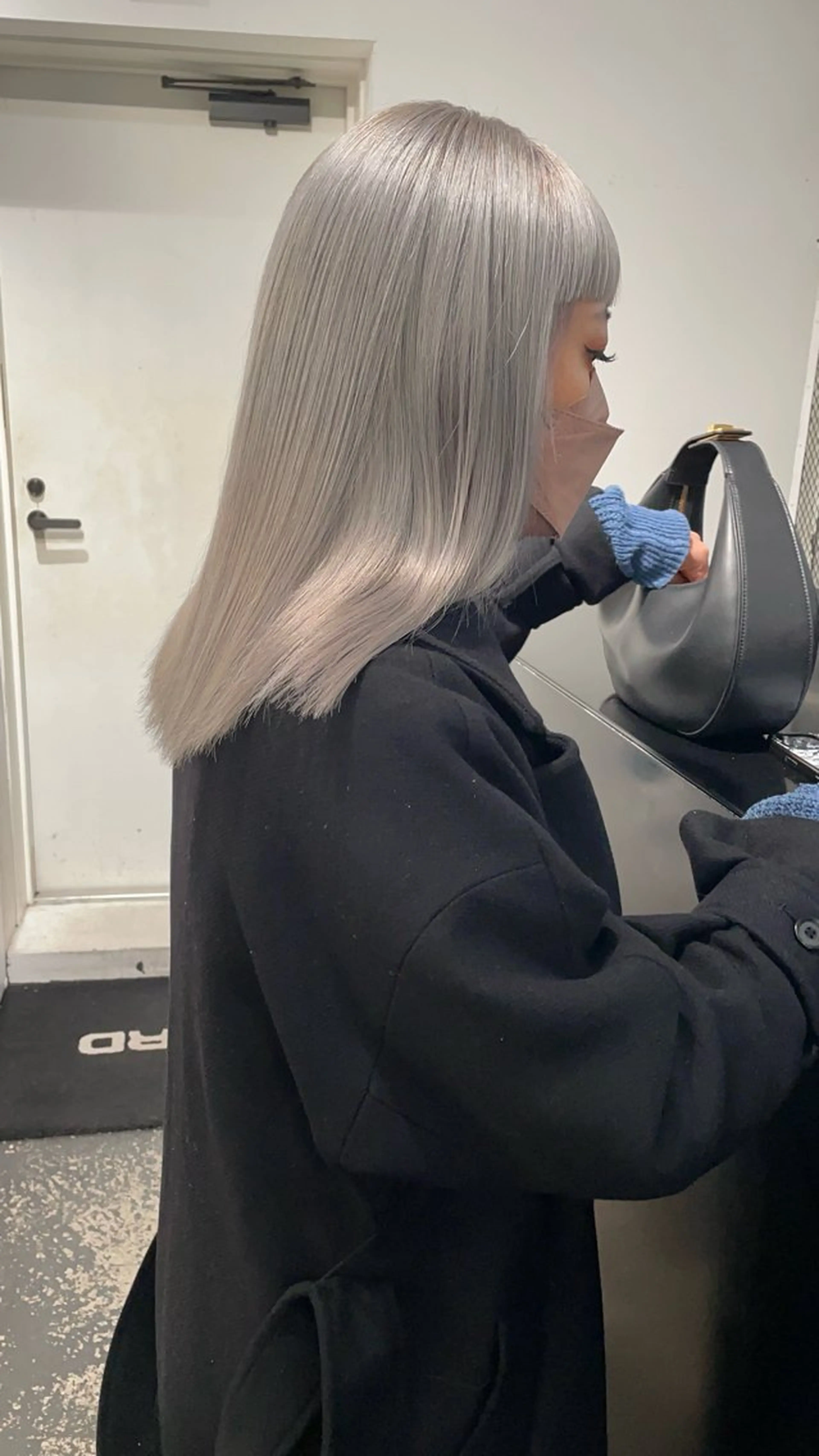 セミロング カラー ヘアアレンジ ブリーチ シルバー ホワイトシルバー カット ヘアカラー トリートメント 艶ハイトーン/ヘア アレンジAYAKAのヘアスタイル