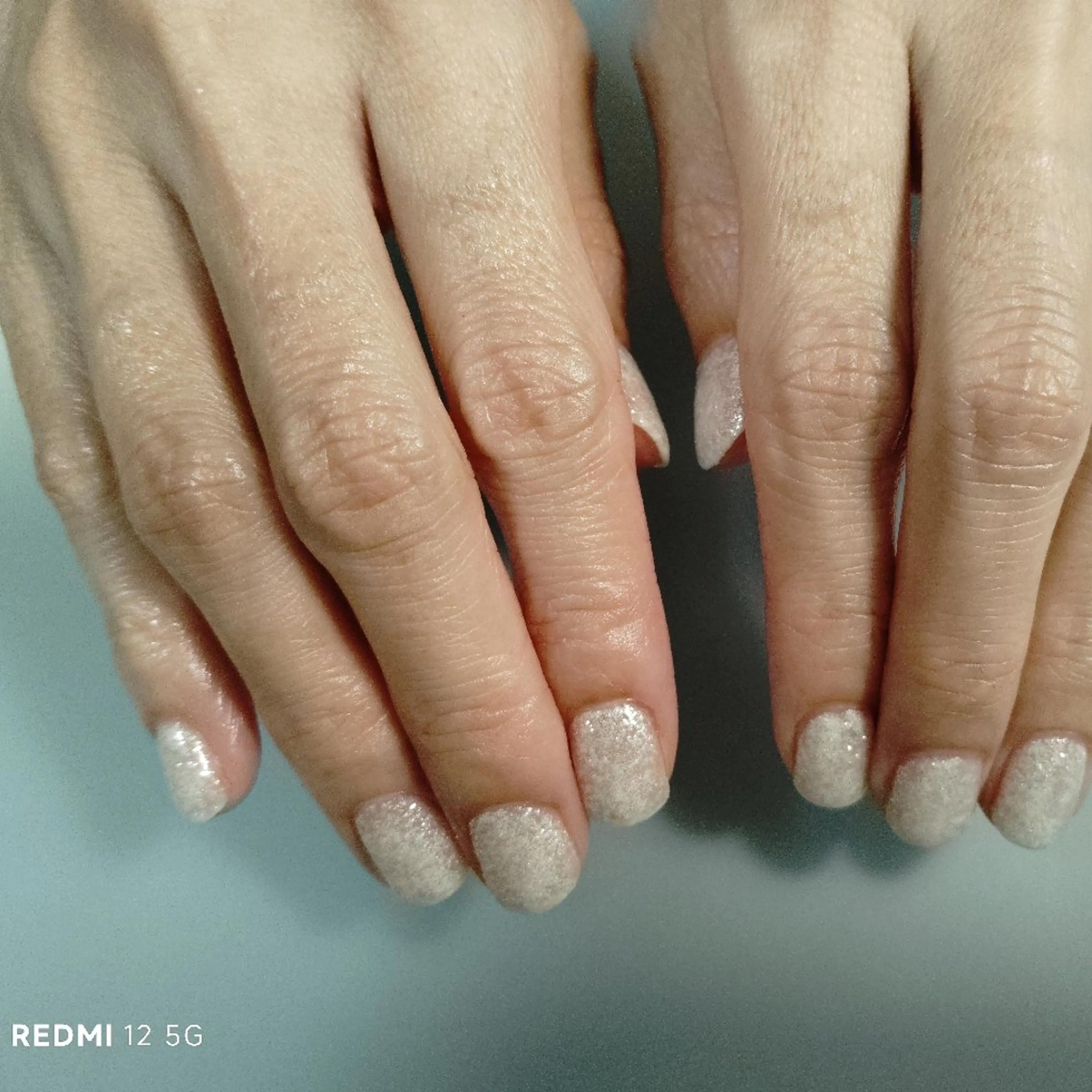 ネイル フットネイル ラメ(グリッター) シルバー ホワイト ネイルサロン haloのネイルデザイン