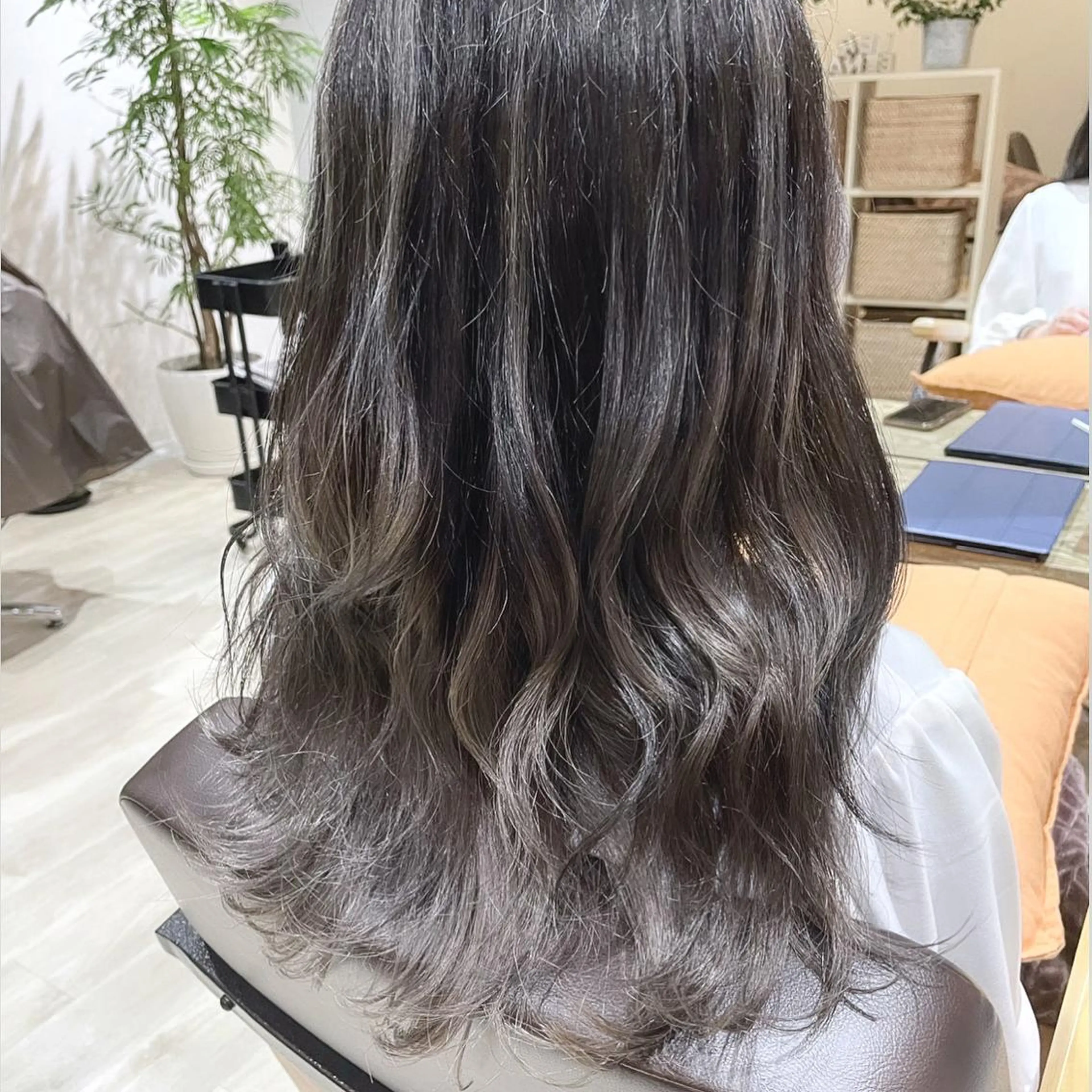 ロング カラー バレイヤージュ ハイライトカラー ハイライト レイヤーカット VERBENA所属・ハイライト／艶カラー 大河シンジのヘアスタイル
