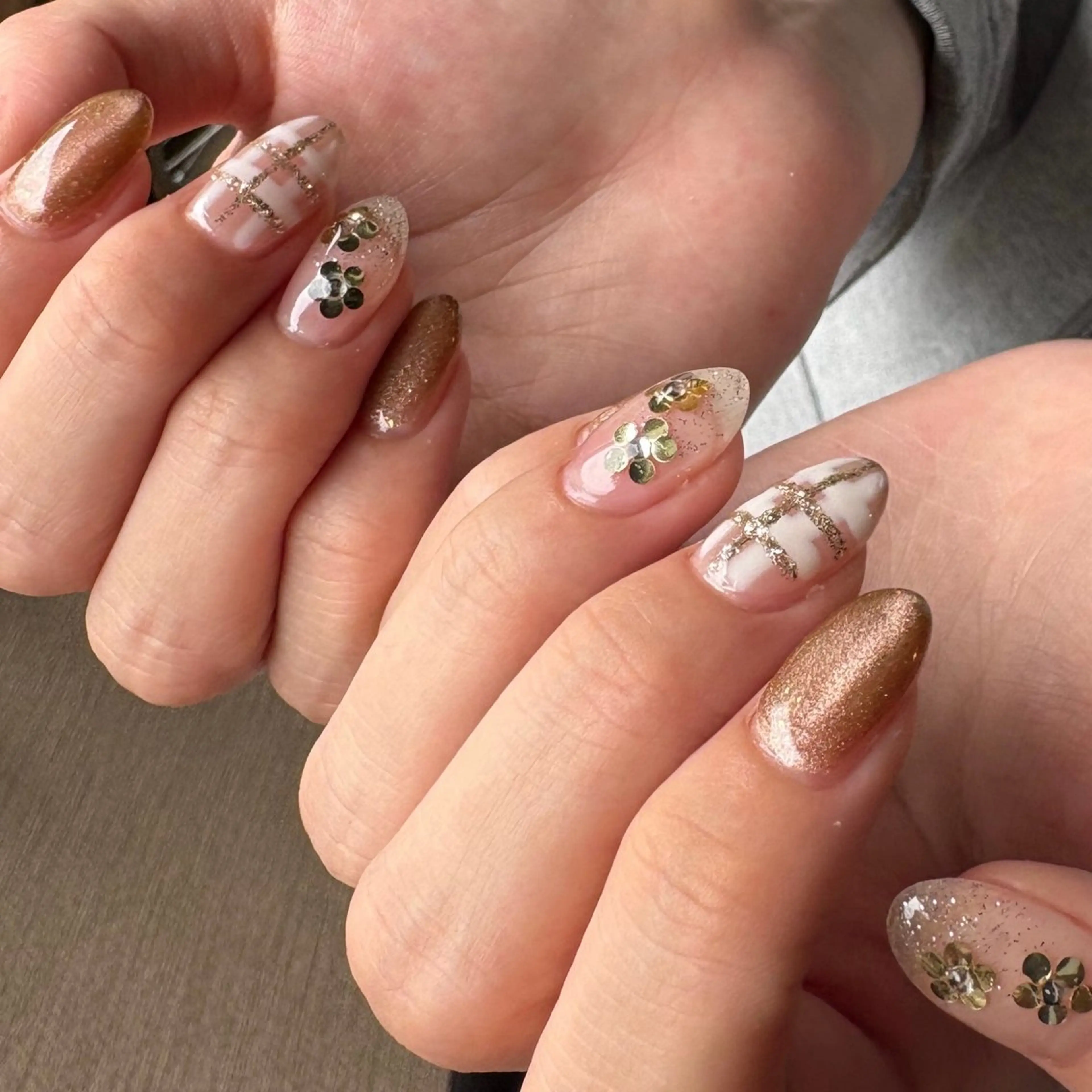 ネイル フラワーネイル ホログラムネイル 韓国ネイル マグネットネイル ハンドネイル amuse 手書きニュアンスのネイルデザイン