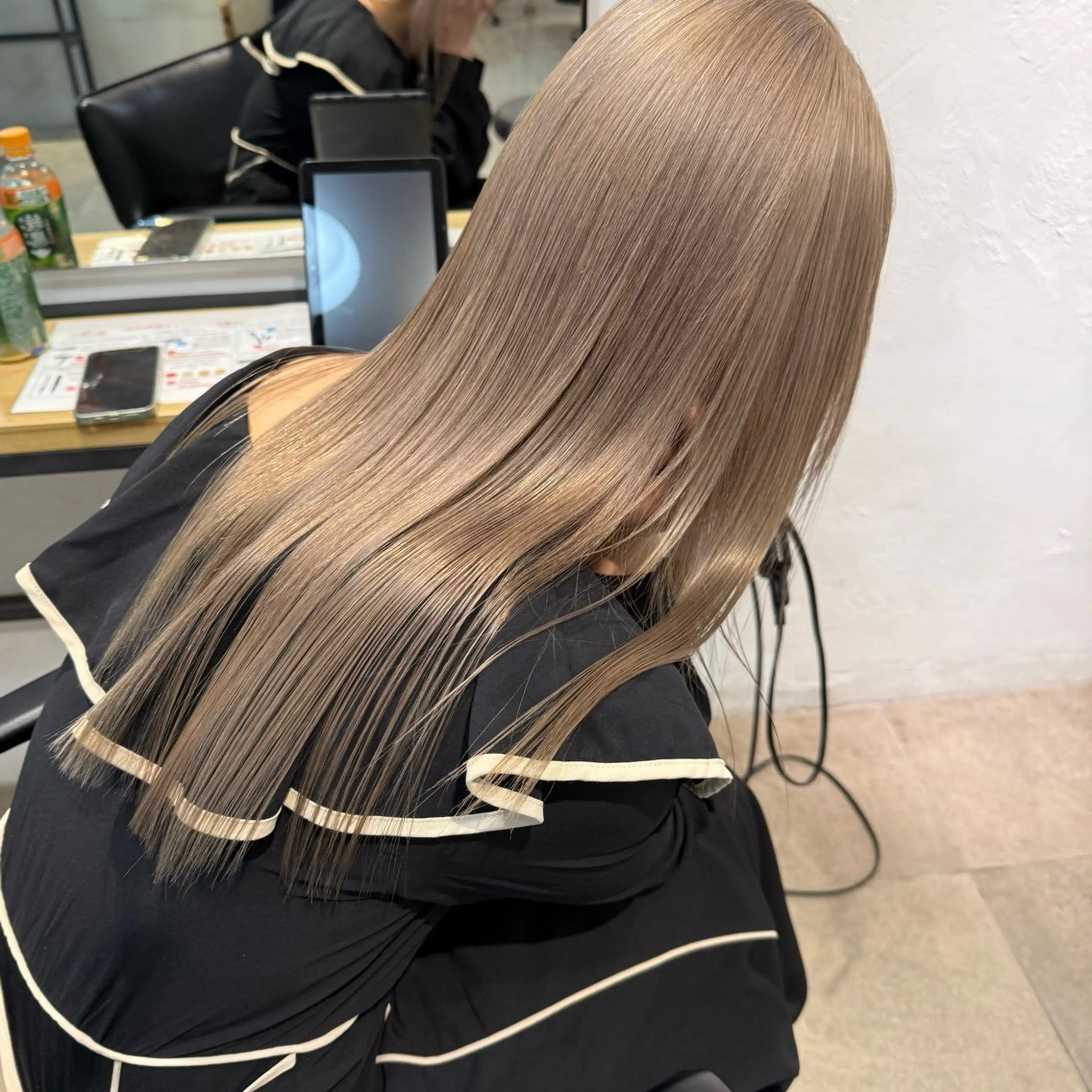 ロング カラー ミルクティー× グレージュMOMOのヘアスタイル