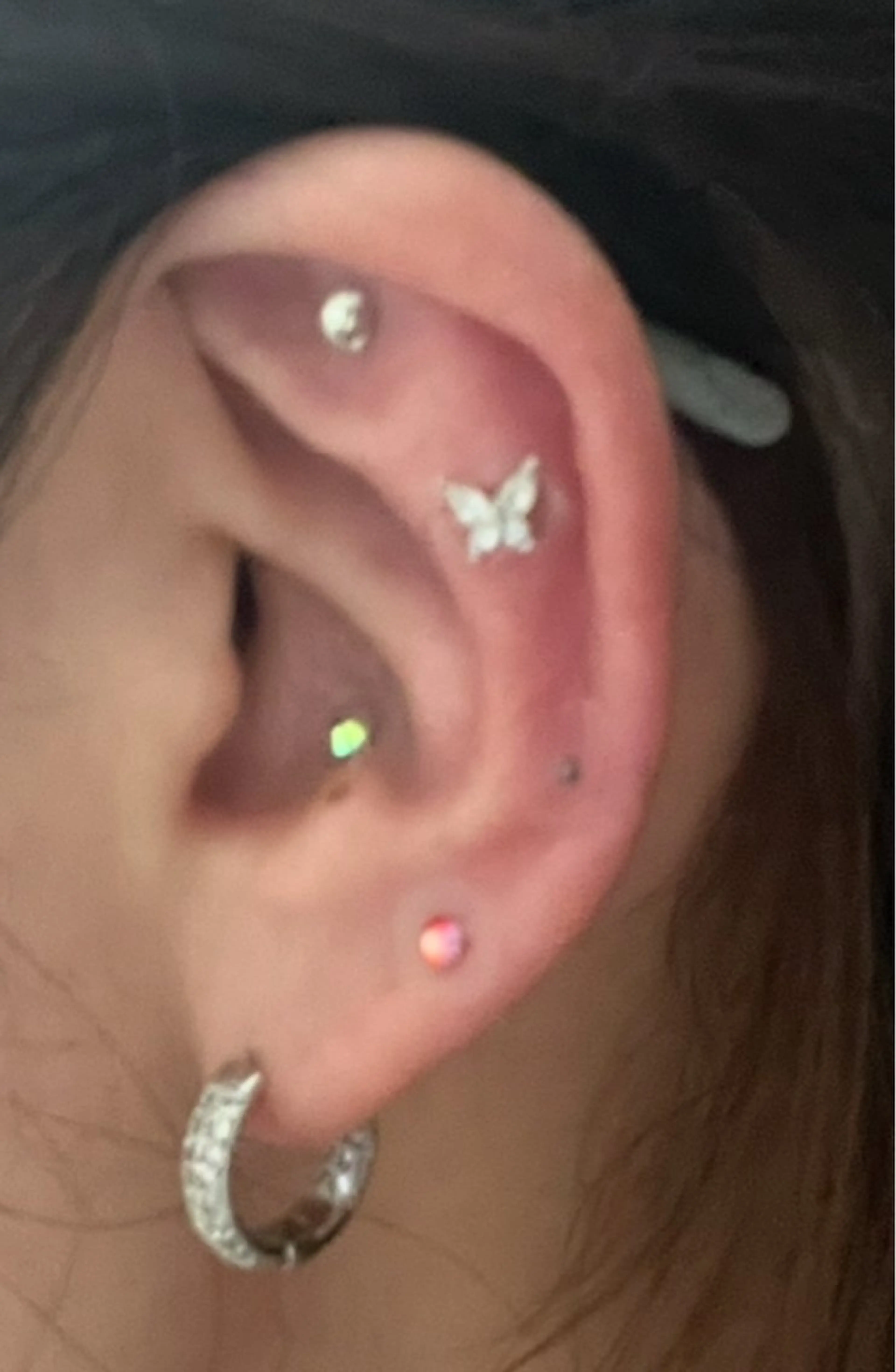 耳つぼジュエリー12粒まで付け放題(デザインパーツ有)の写真