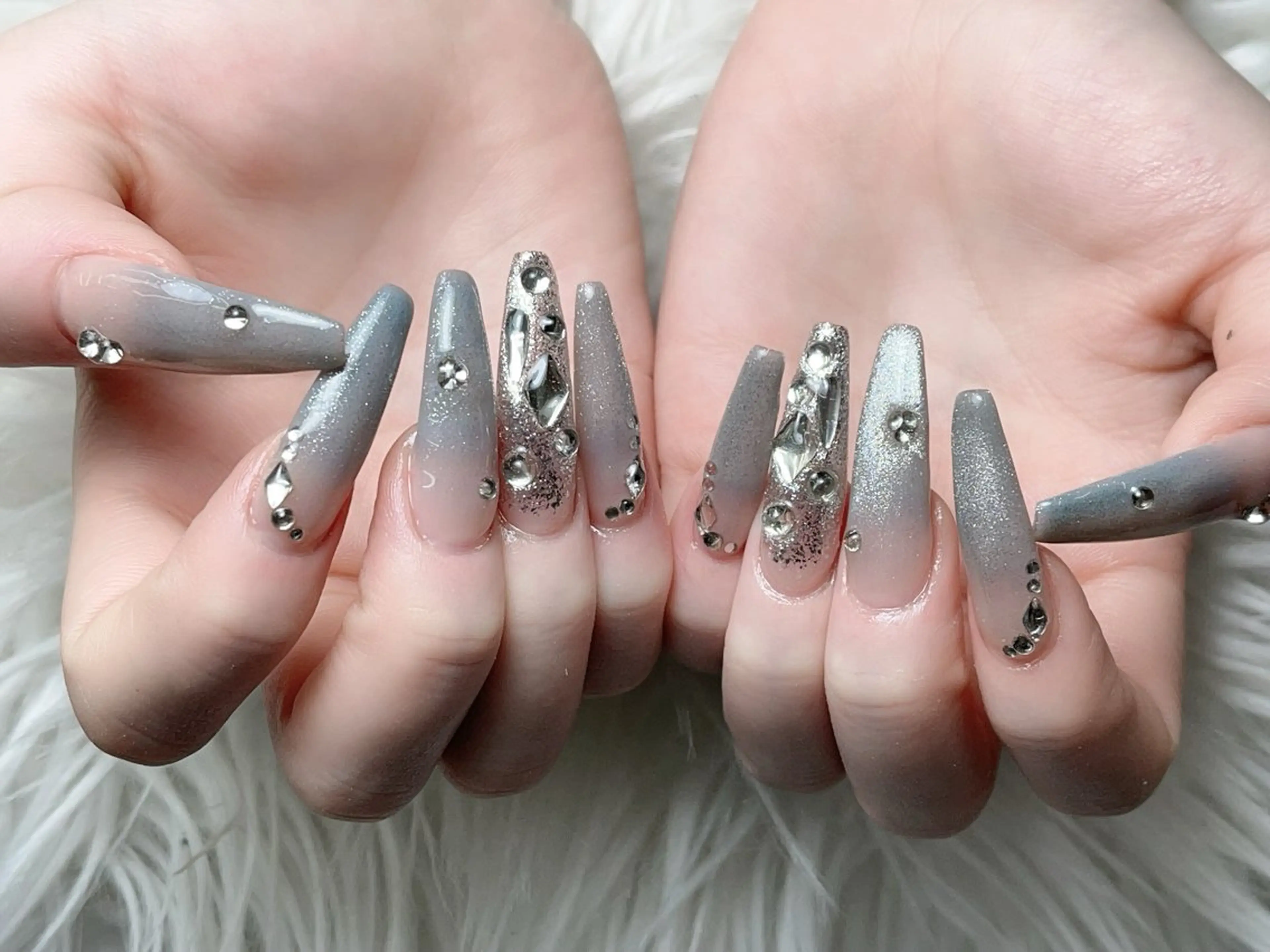 メンズ ネイル アートネイル フレンチネイル ジェルネイル キラキラネイル パラジェル ハンドネイル Bloom スカルプ専門店のネイルデザイン