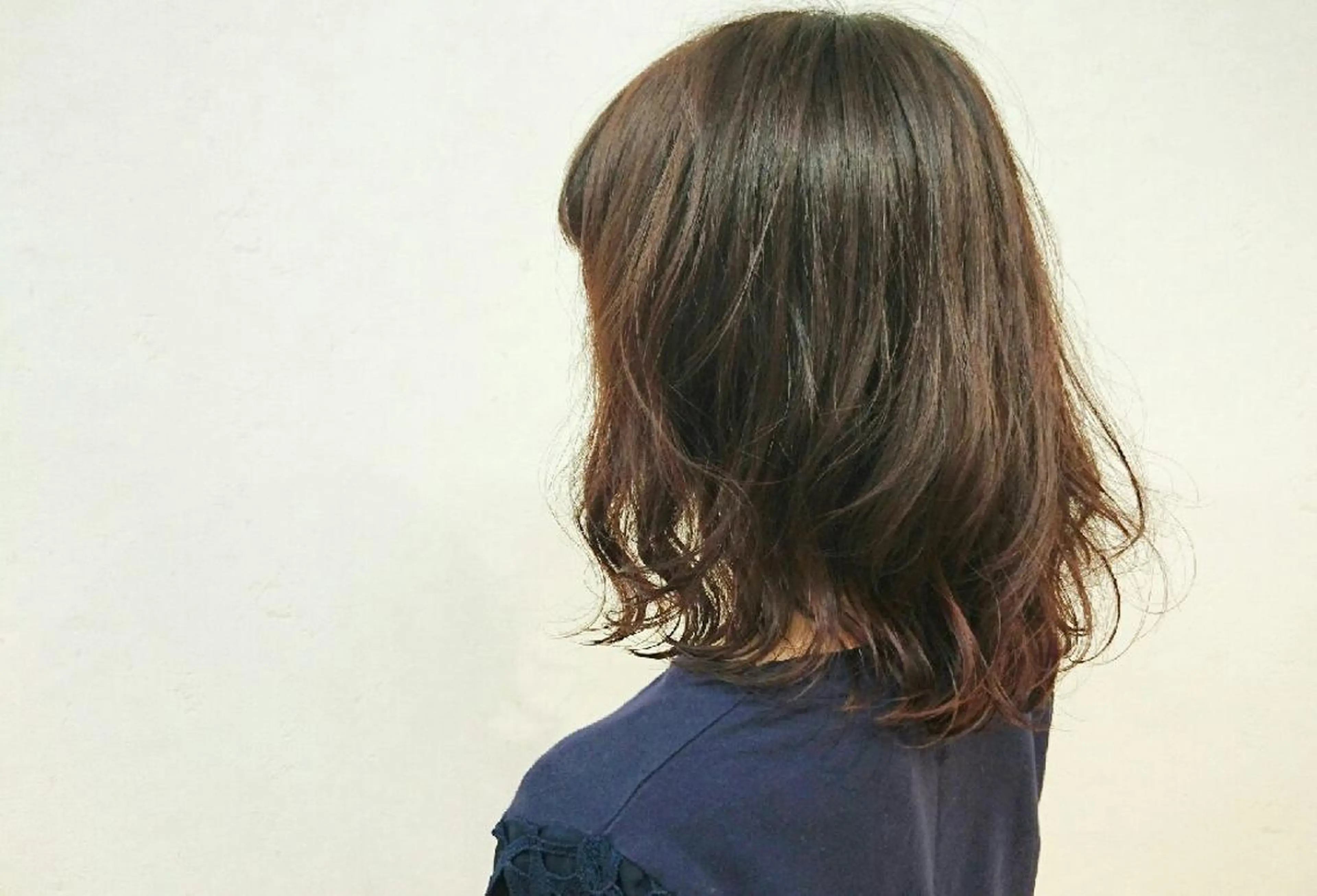 ミディアム パーマ 透明感ハイライト◎ 伊藤夏海のヘアスタイル