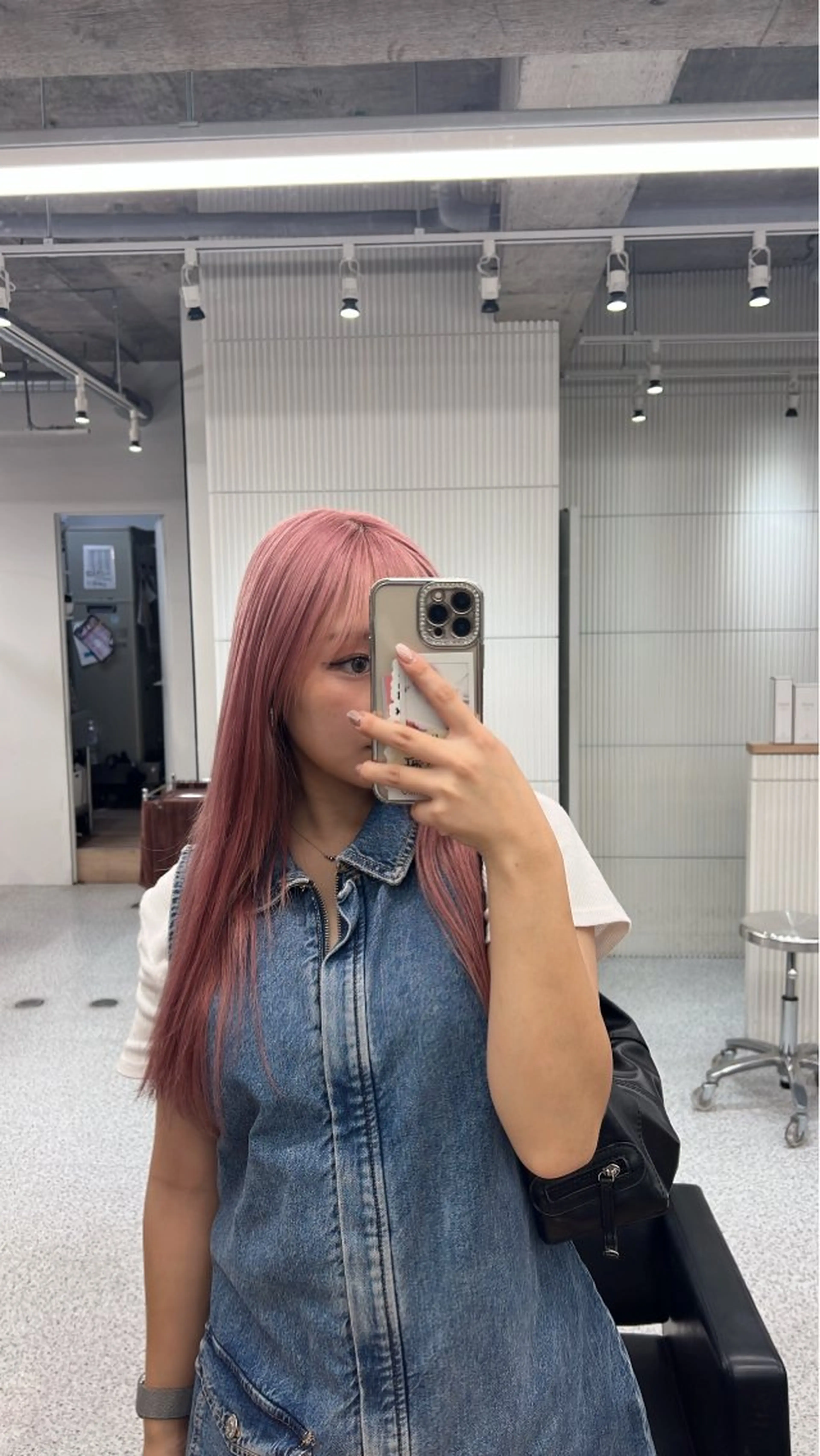 ロング カラー ベージュカラー ブリーチ ハイトーンカラー オリーブベージュ オリーブカラー ヘアカラー 小川 陽菜のヘアスタイル