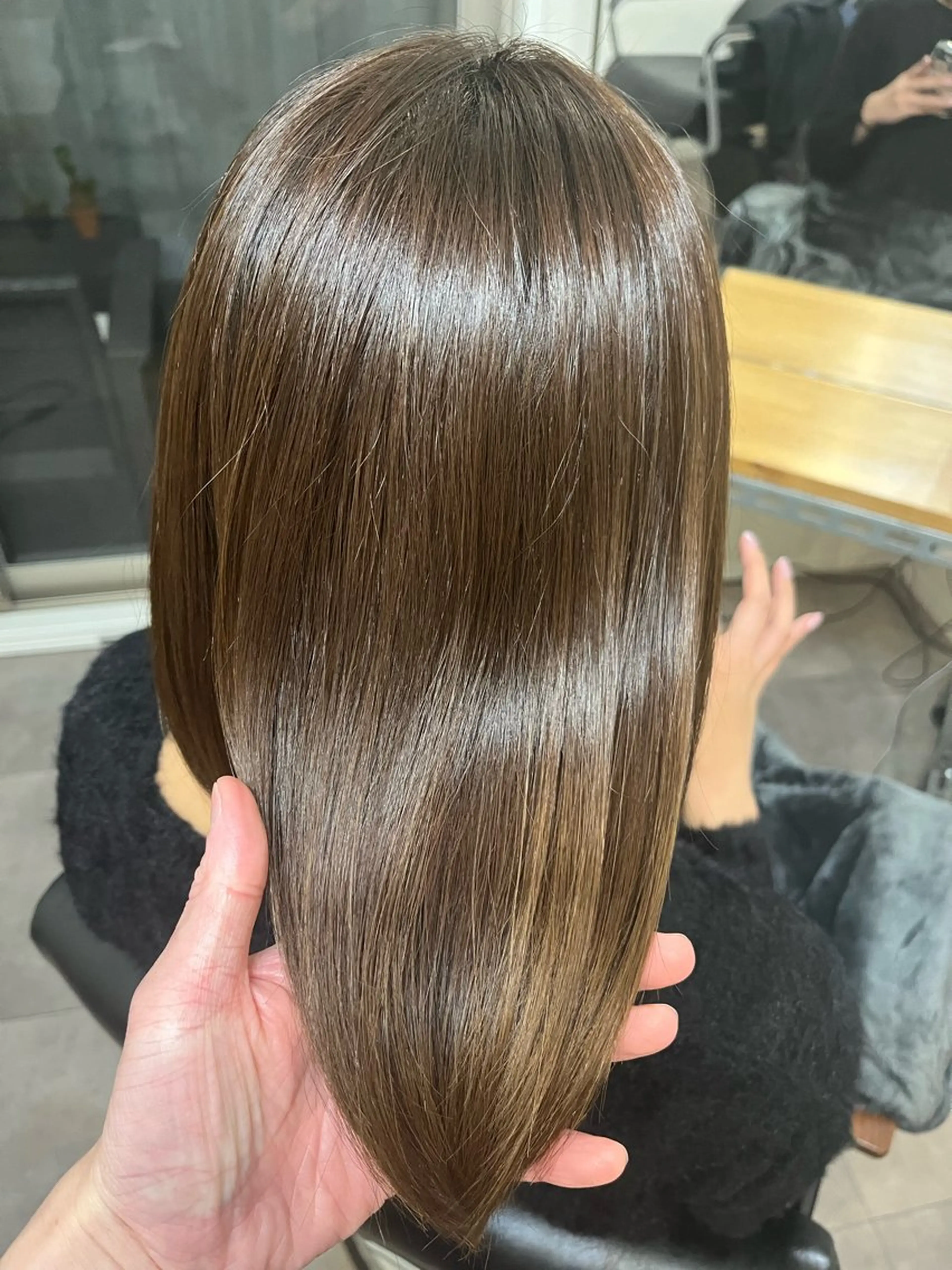 ミディアム カット ヘアカラー トリートメント OFF YUYAのヘアスタイル