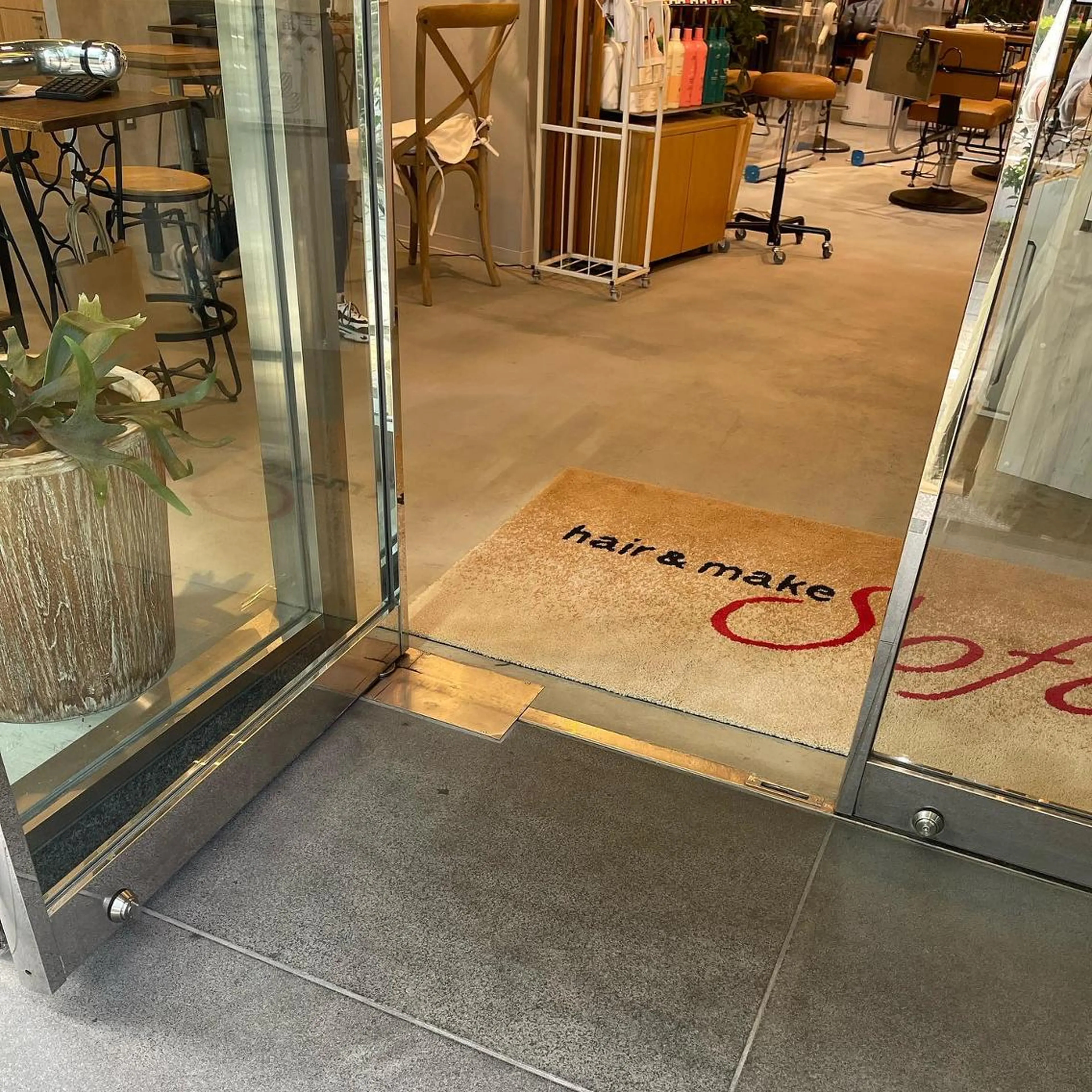 ミディアム カラー ヘアアレンジ イルミナカラー 髪質改善 レイヤーカット 外ハネヘア 縮毛矯正 ❥【韓国風ヘア】 stylist 林❥のエステ・リラクイメージ