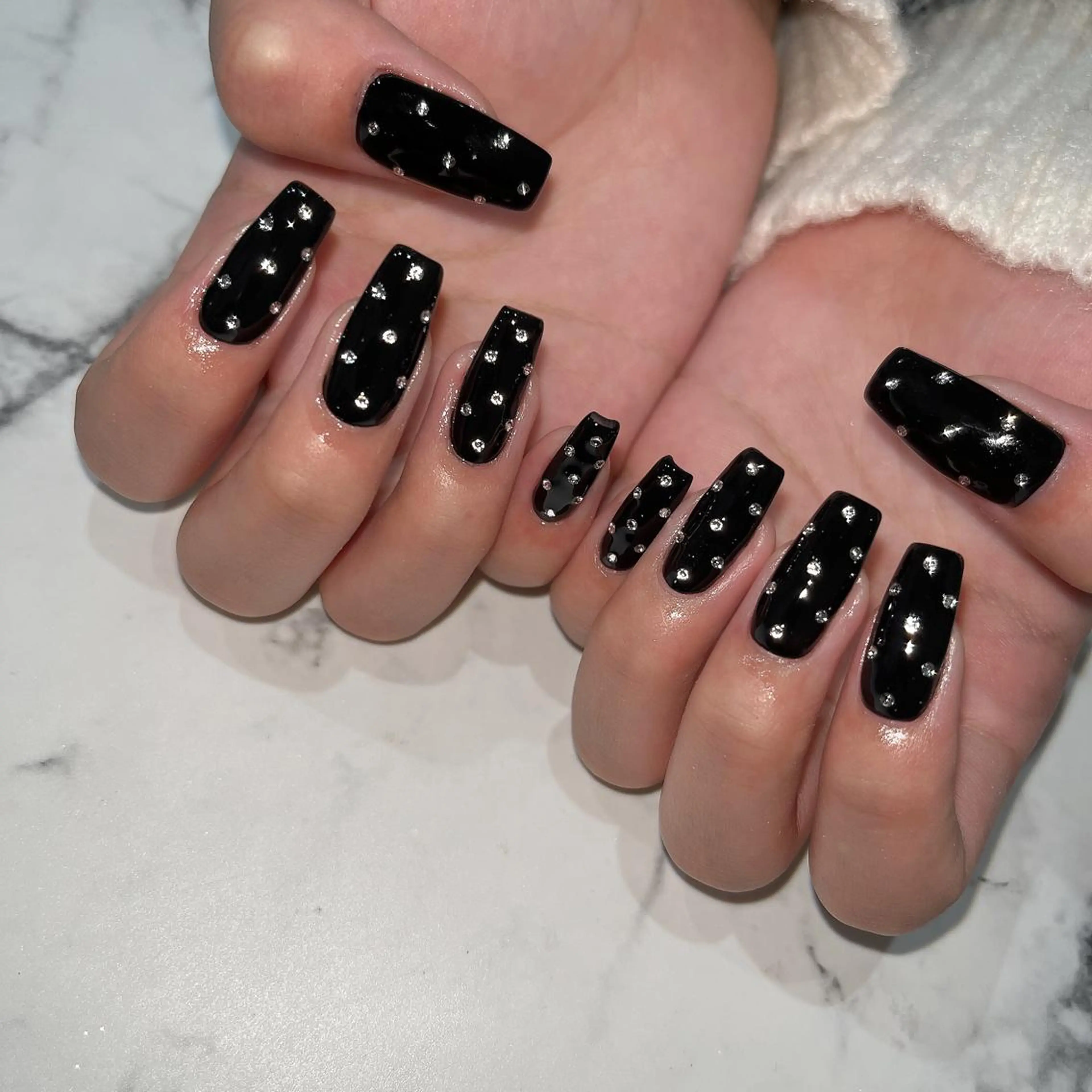 ネイル フットネイル フレンチネイル ジェルネイル ラメ(グリッター) ラメグラデーション ハンドネイル NEO Beauty Salon所属・𝐍𝐄𝐎 𝐉𝐔𝐑𝐈のネイルデザイン