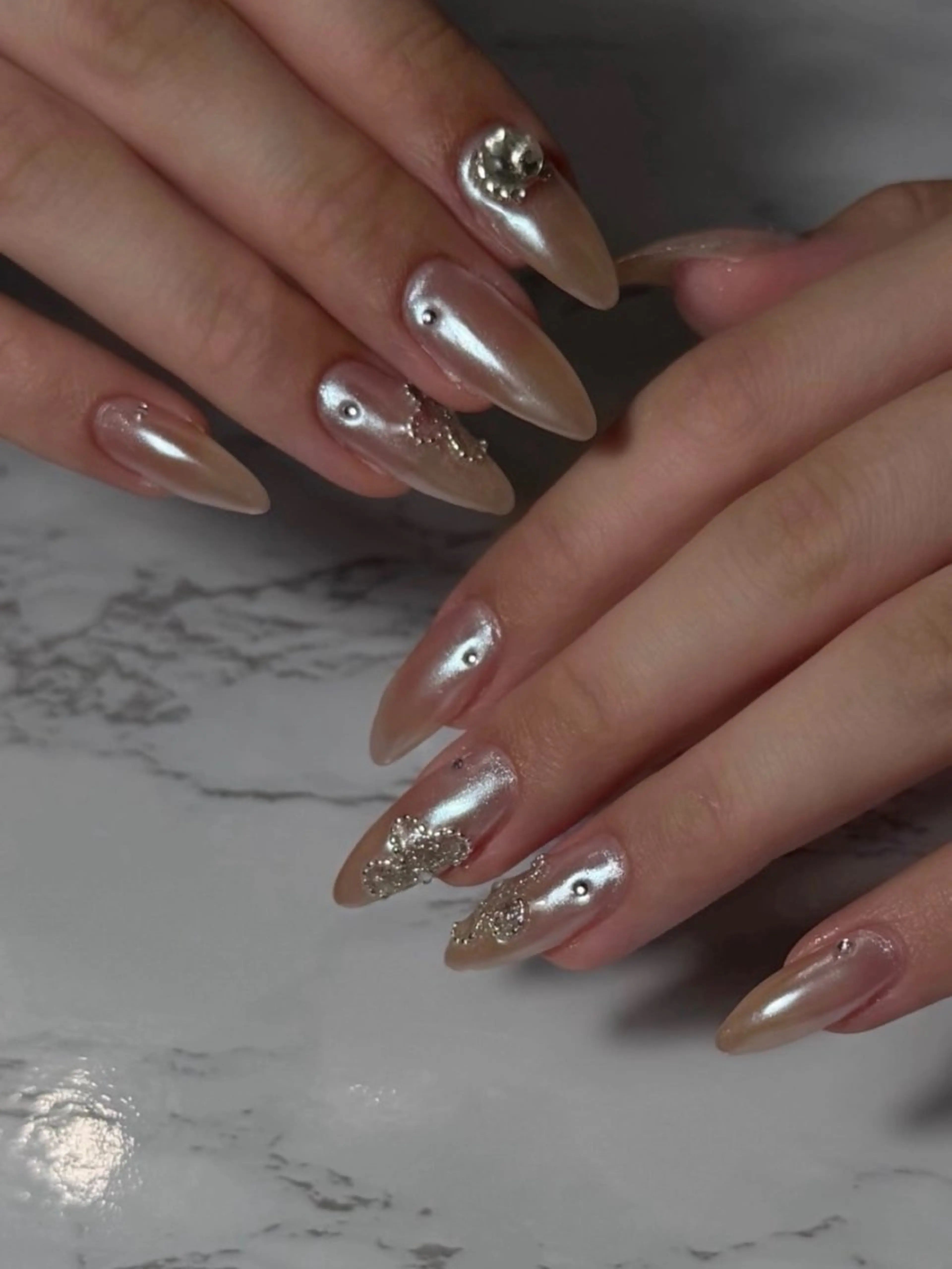 ネイル ミラーネイル 中倉 美咲のネイルデザイン