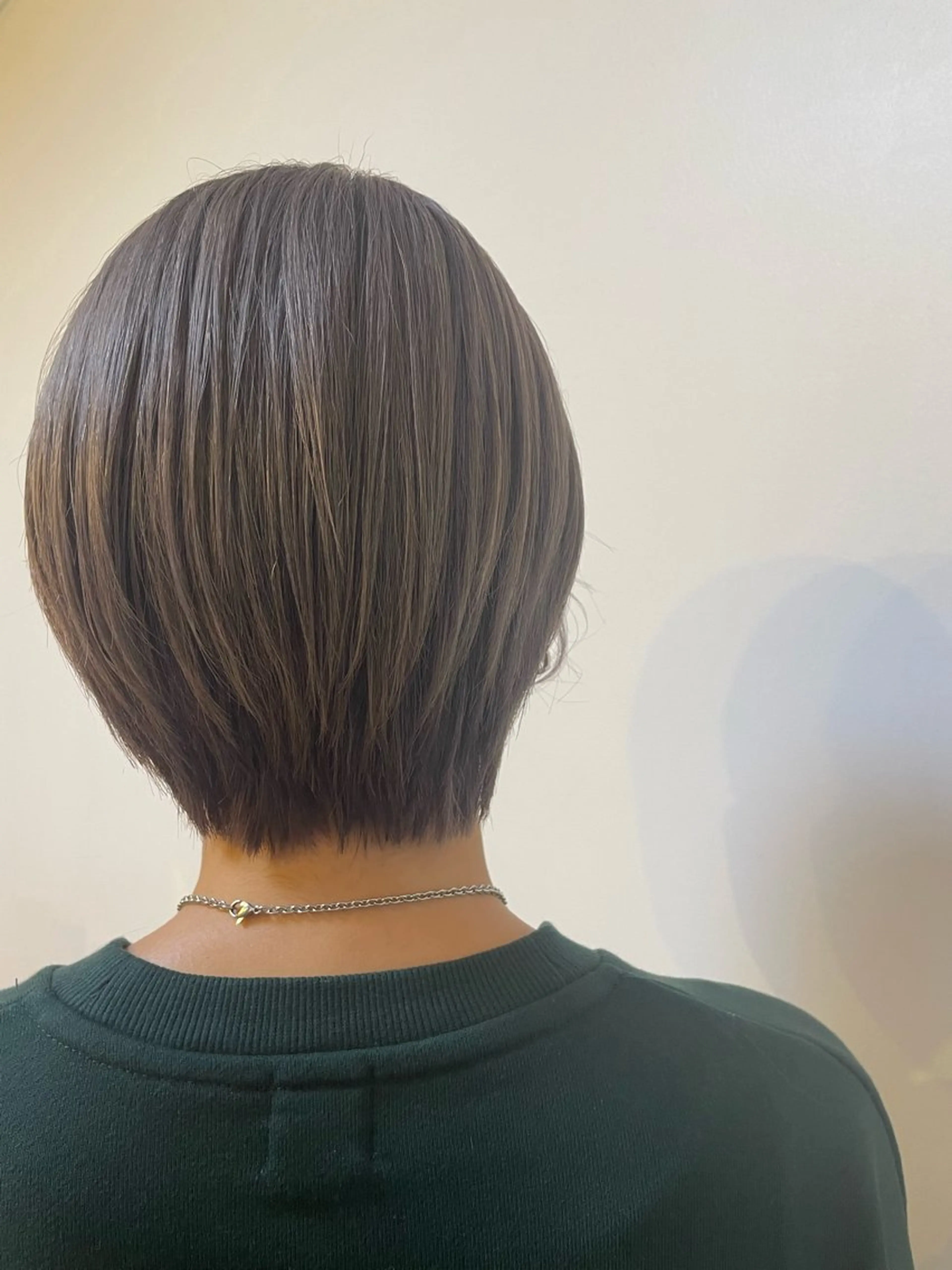 ショート ヘアカラー トリートメント サカシタ アヤカのヘアスタイル