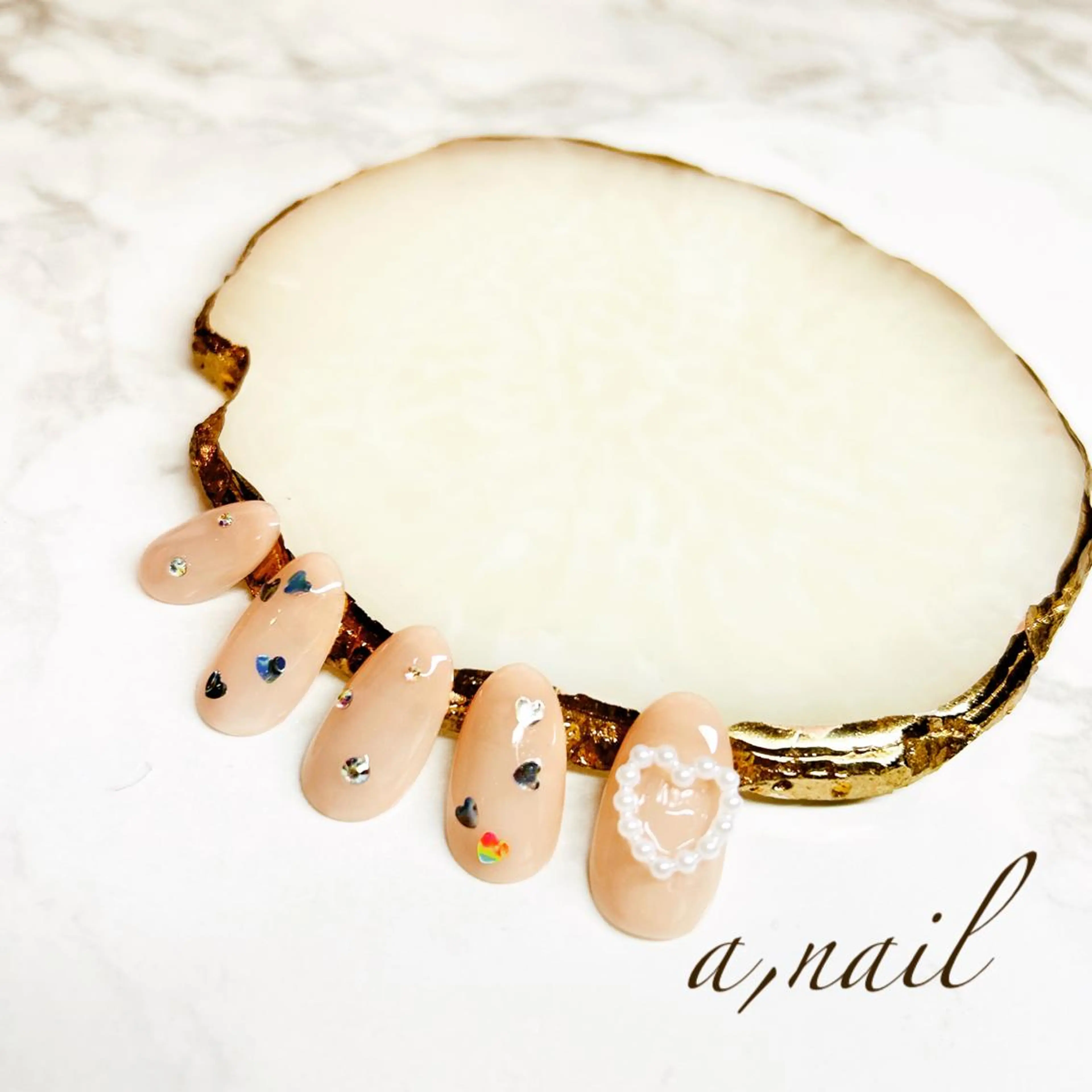 ネイル オーロラネイル ジェルネイル グラデーション ハート キラキラネイル ハンドネイル ネイルサロン エーネイルのネイルデザイン