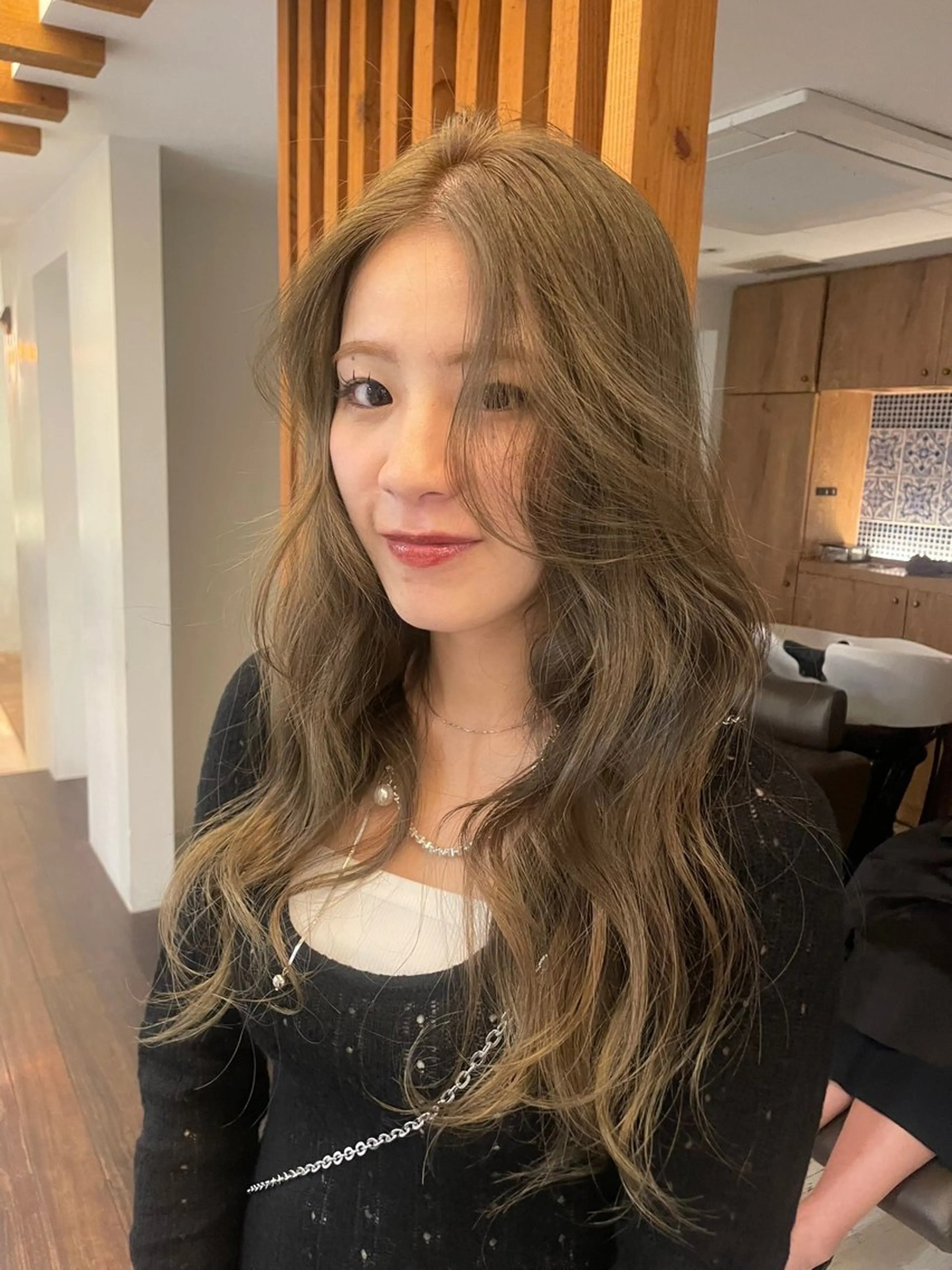 セミロング カラー ベージュカラー オリーブベージュ ヘアカラー トリートメント リカ/ハイトーン ・オリーブ🍀のヘアスタイル